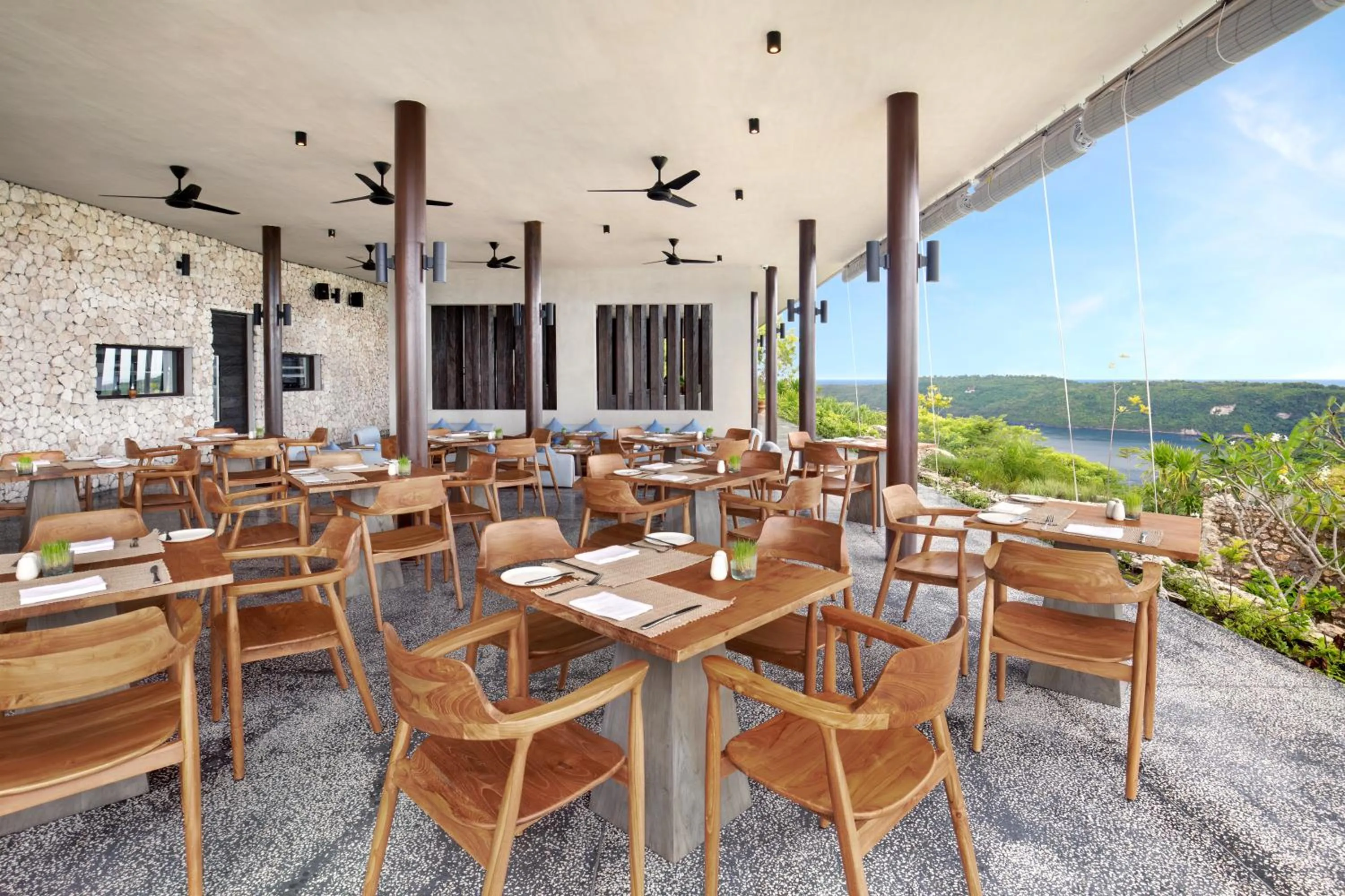 Restaurant/places to eat in MAUA Nusa Penida Bali