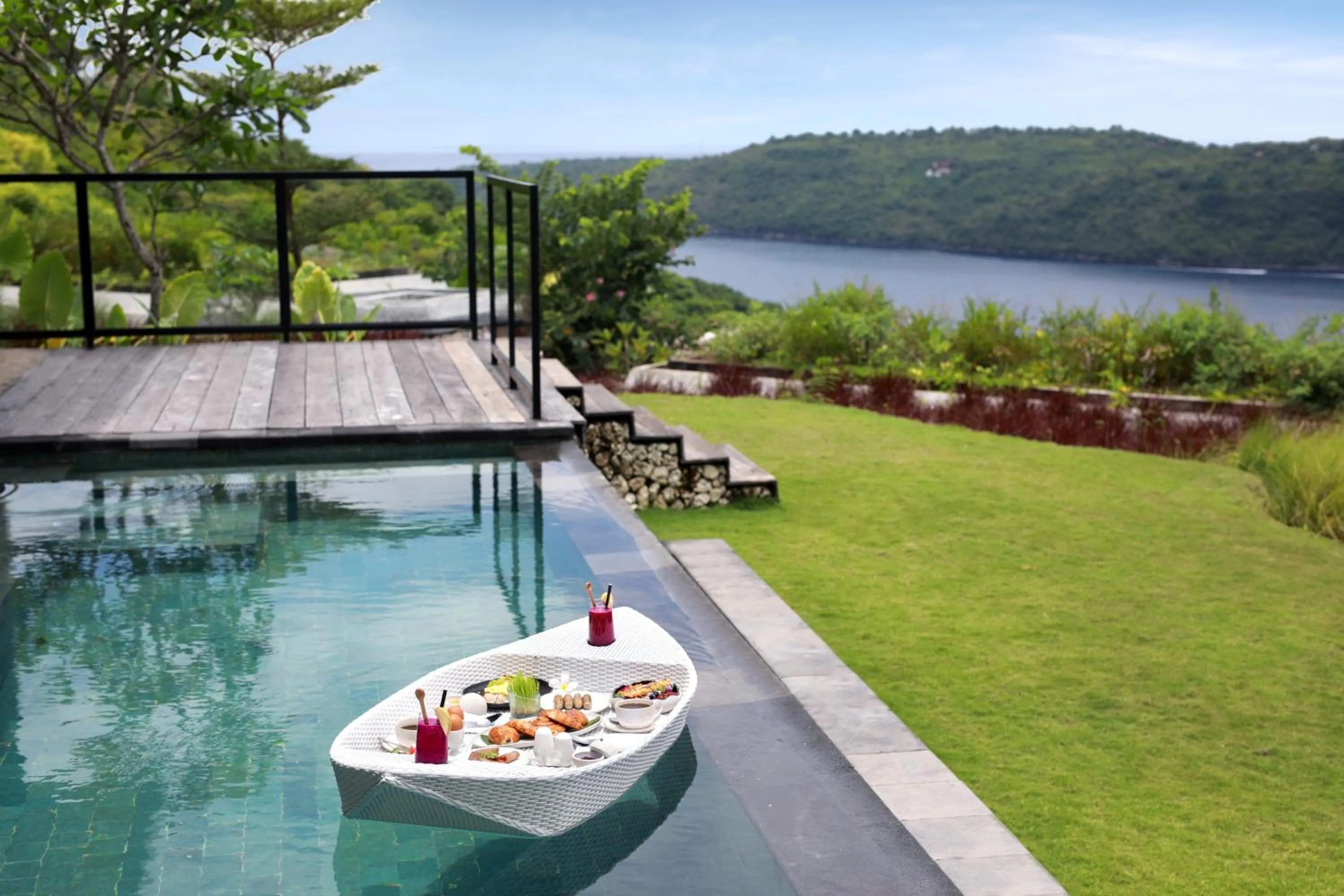 Food and drinks in MAUA Nusa Penida Bali