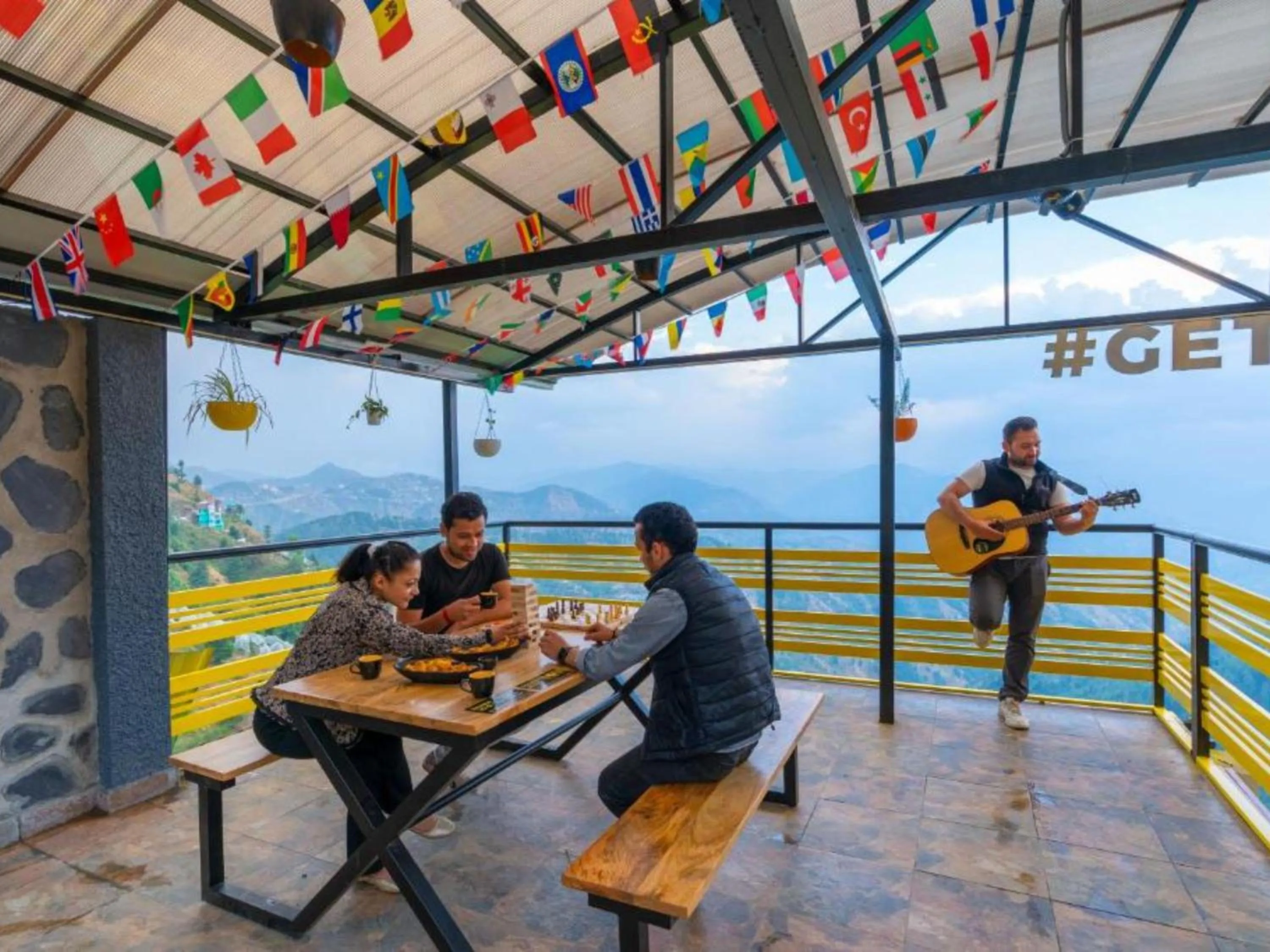 Restaurant/places to eat in The Hosteller Kufri, Shimla