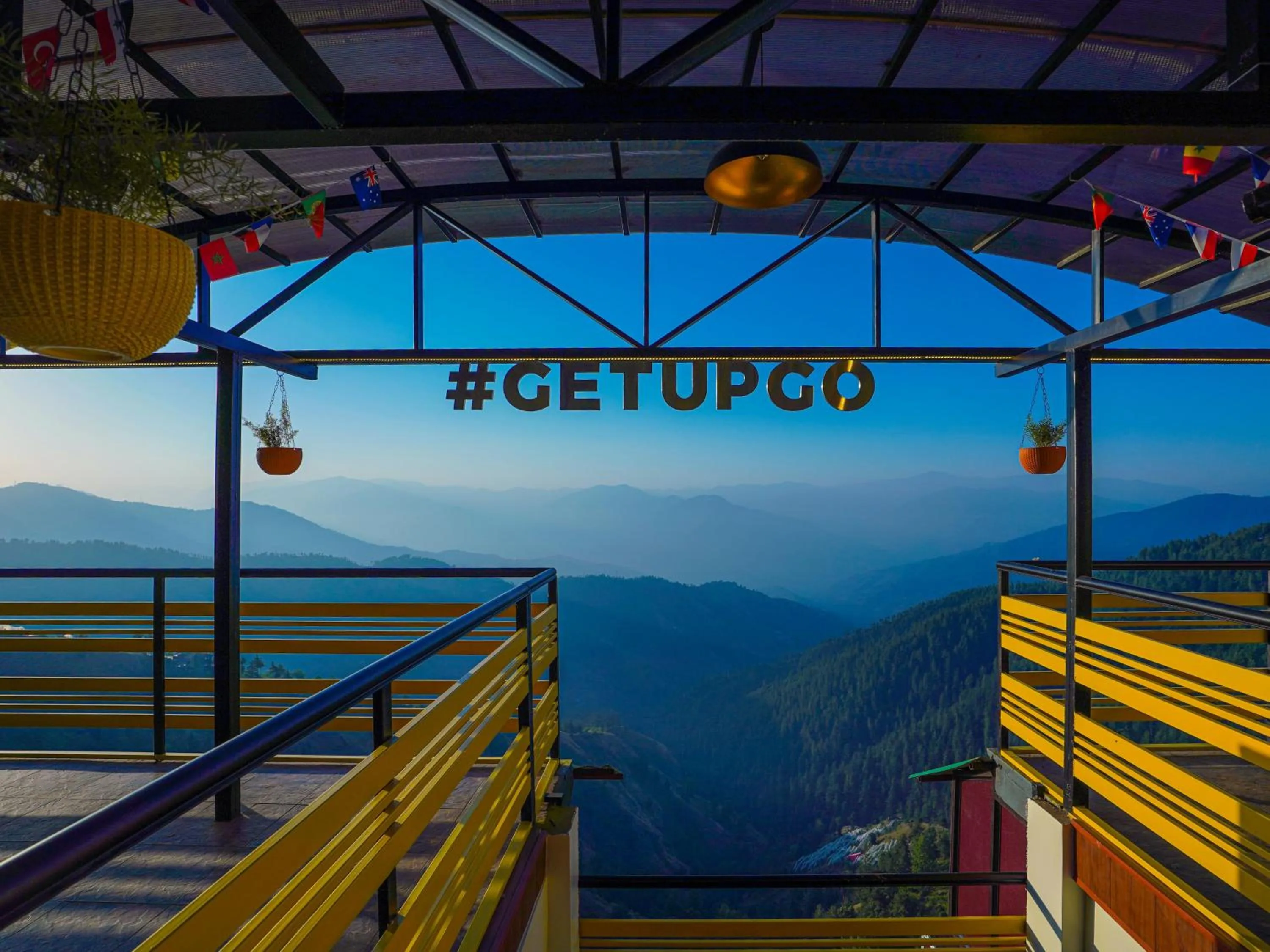 Day in The Hosteller Kufri, Shimla