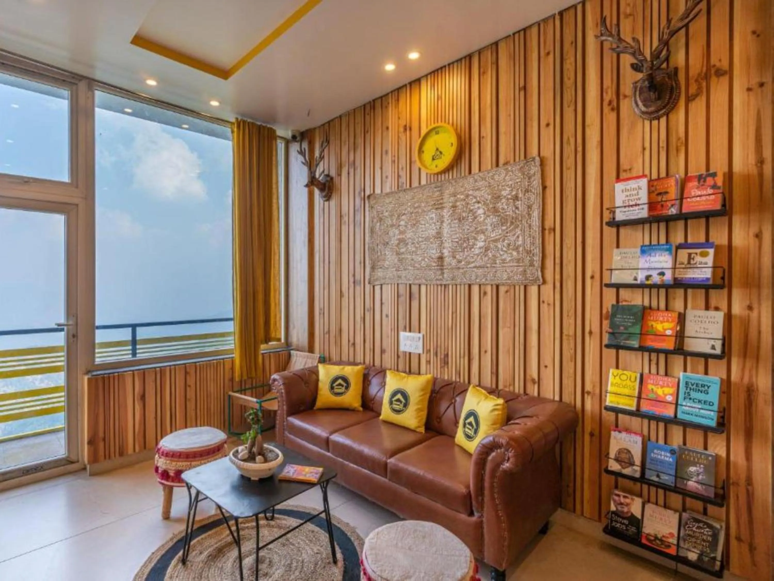 Library in The Hosteller Kufri, Shimla