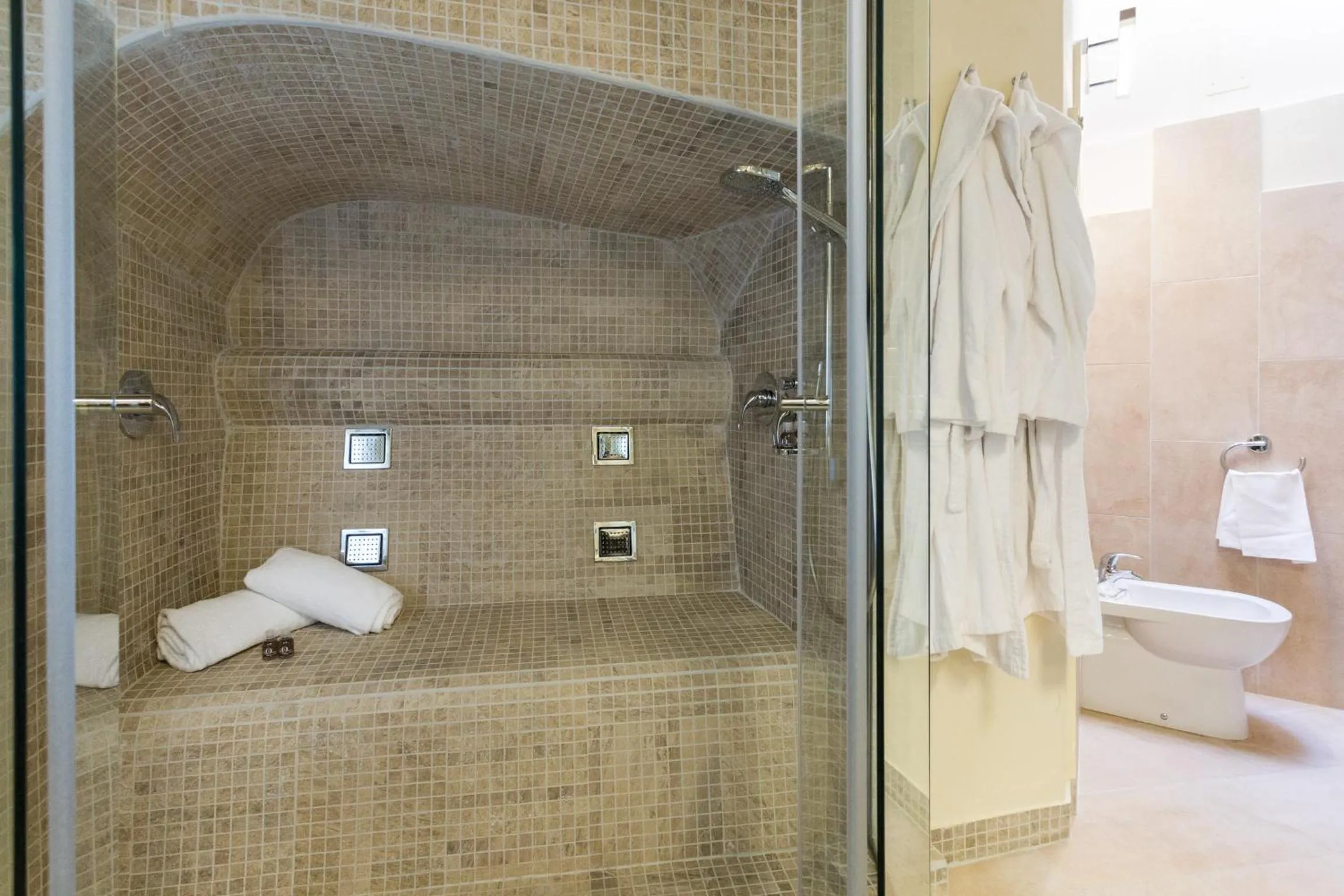 Shower in Abbazia Collemedio Resort & Spa