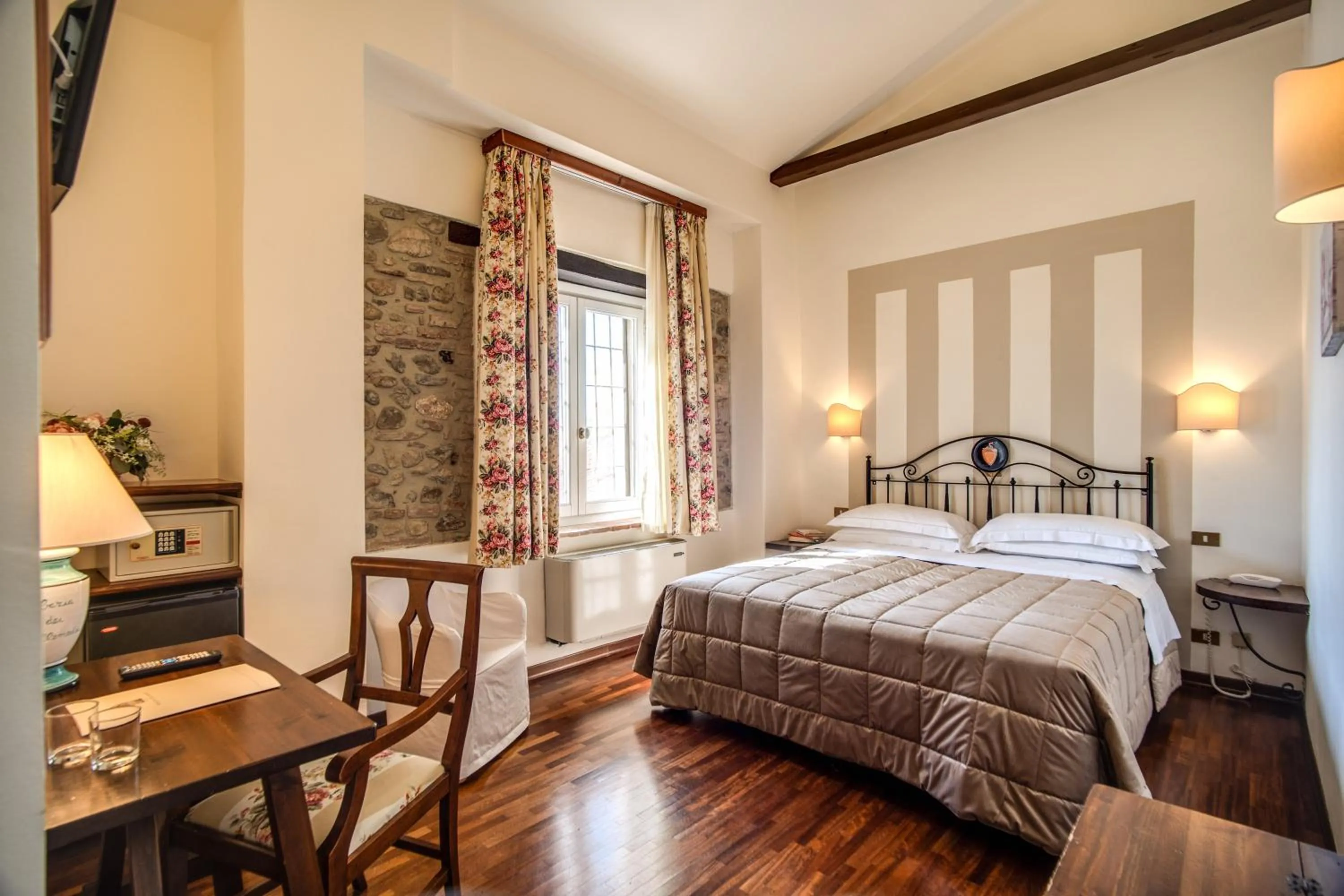 Decorative detail, Bed in Abbazia Collemedio Resort & Spa