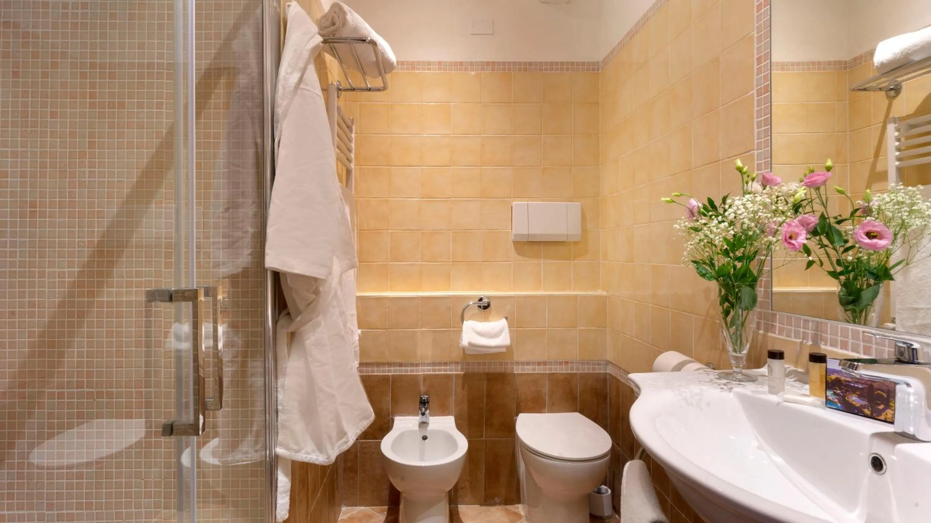 Shower in Abbazia Collemedio Resort & Spa