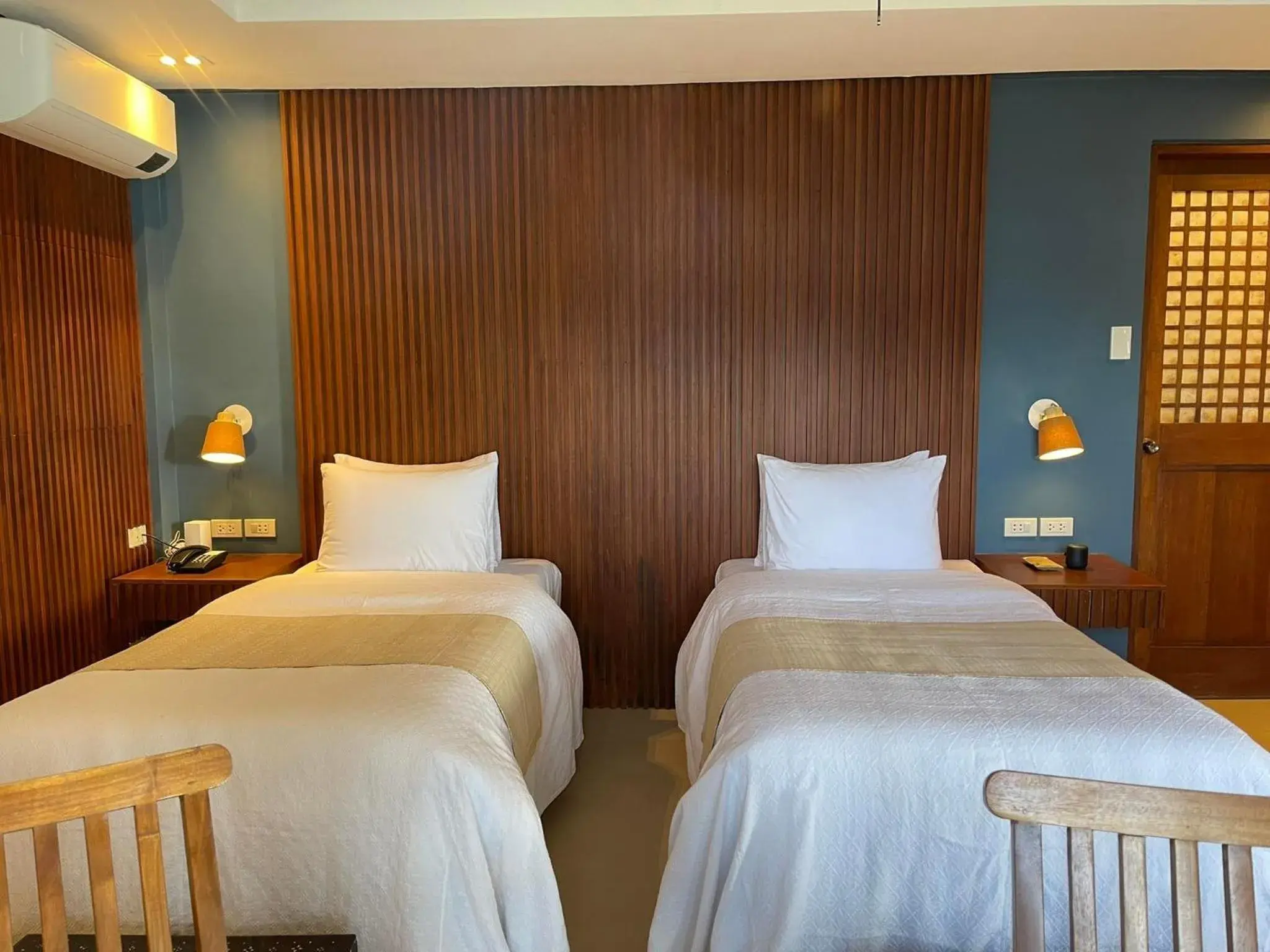 Deluxe Twin Room with Sea View in Mua Tala Hotel El Nido Deluxe Twin Room with Sea View in Mua Tala Hotel El Nido