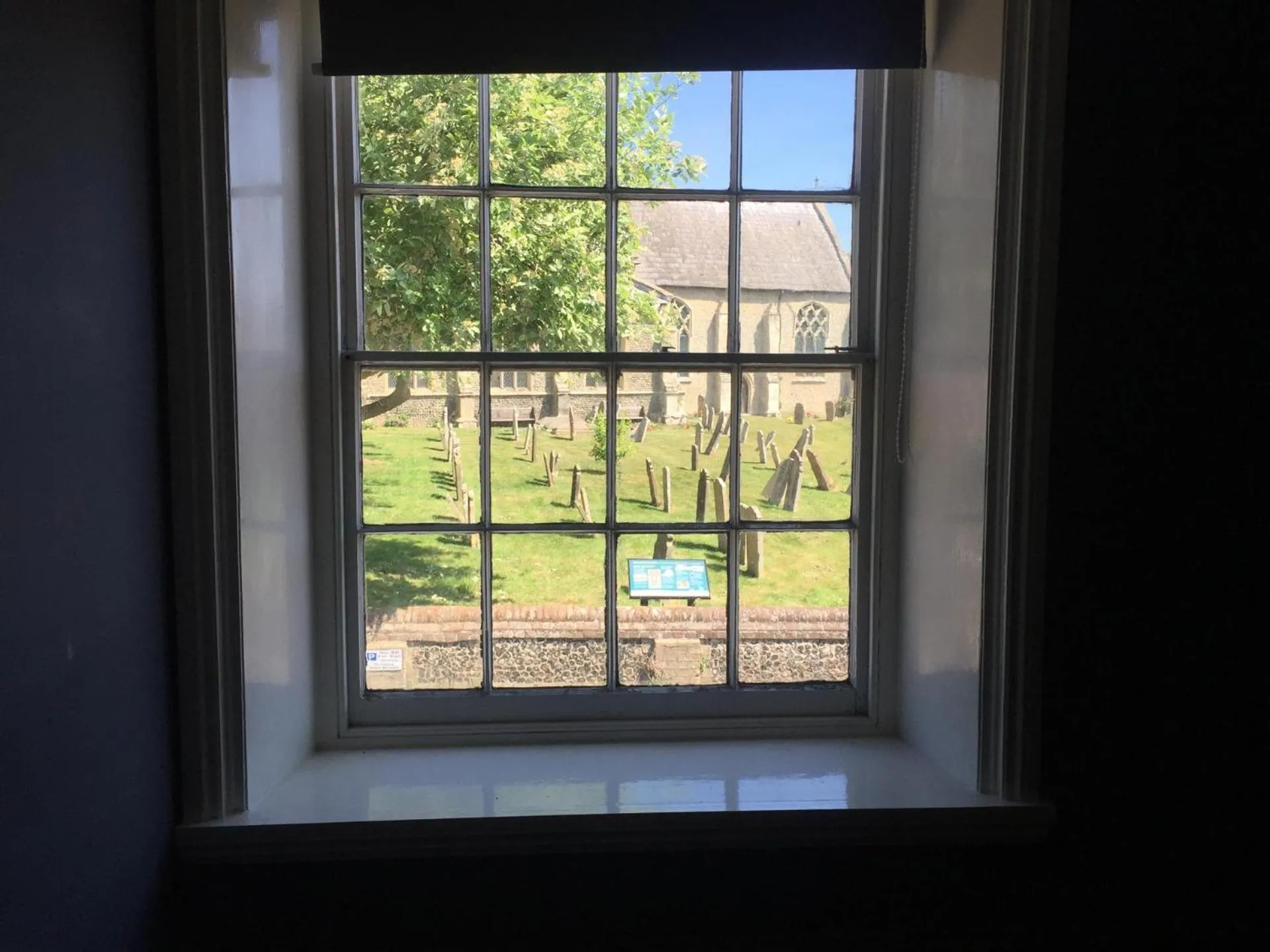 Stylish Historic Apartment - Sleeps 3 & Parking