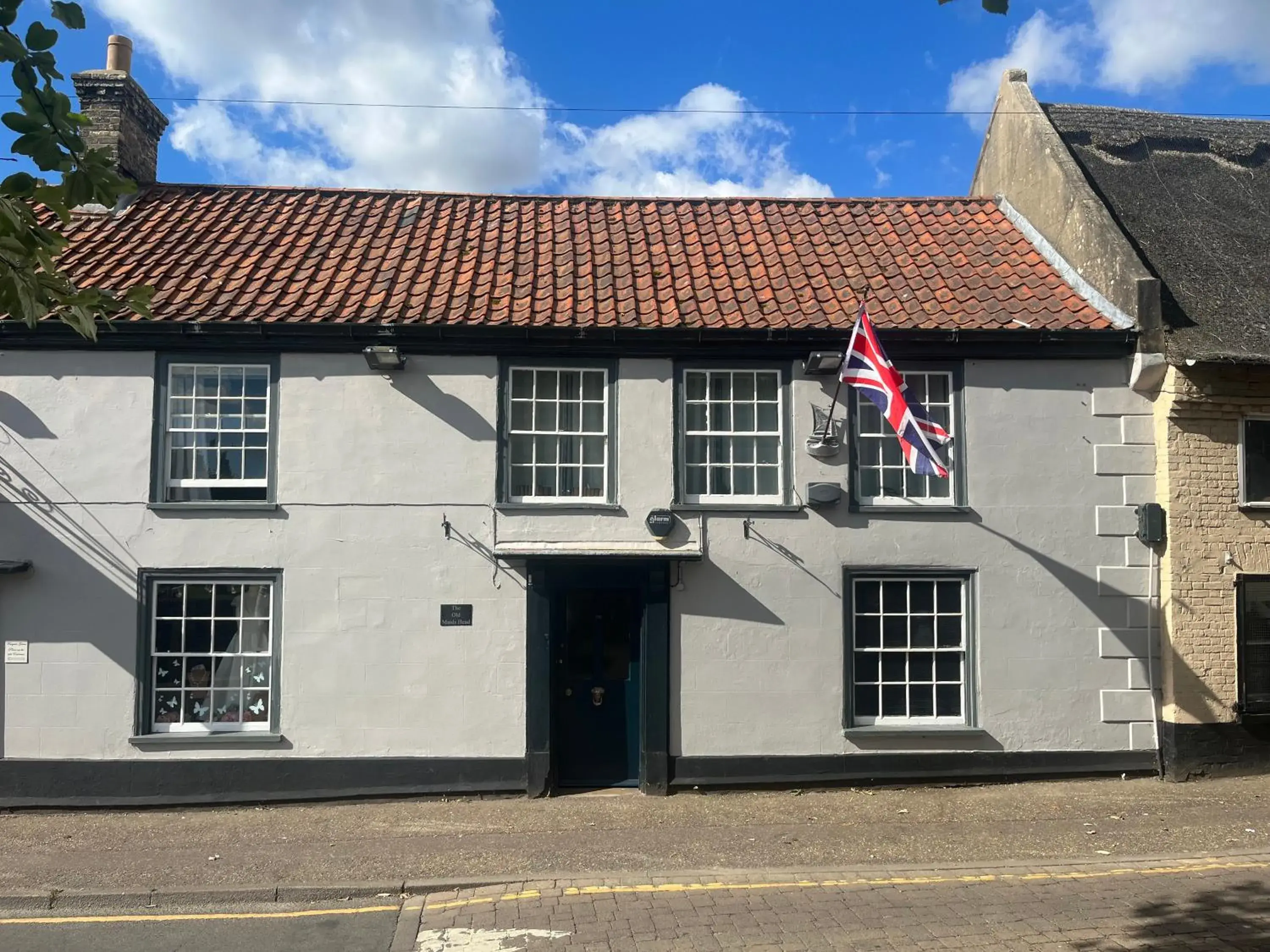 Stylish Historic Apartment - Sleeps 3 & Parking Stylish Historic Apartment - Sleeps 3 & Parking