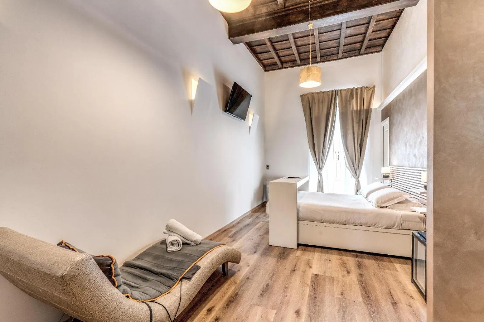 Photo of the whole room, Bed in iRooms Pantheon