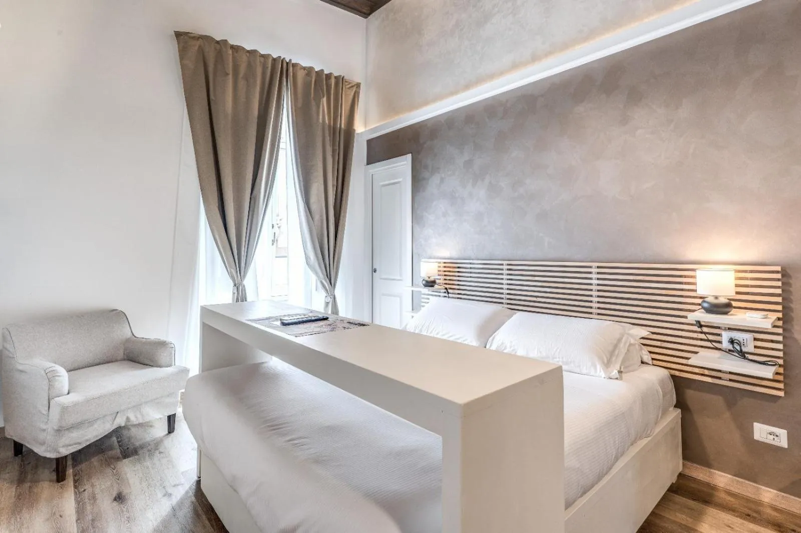 Bed in iRooms Pantheon