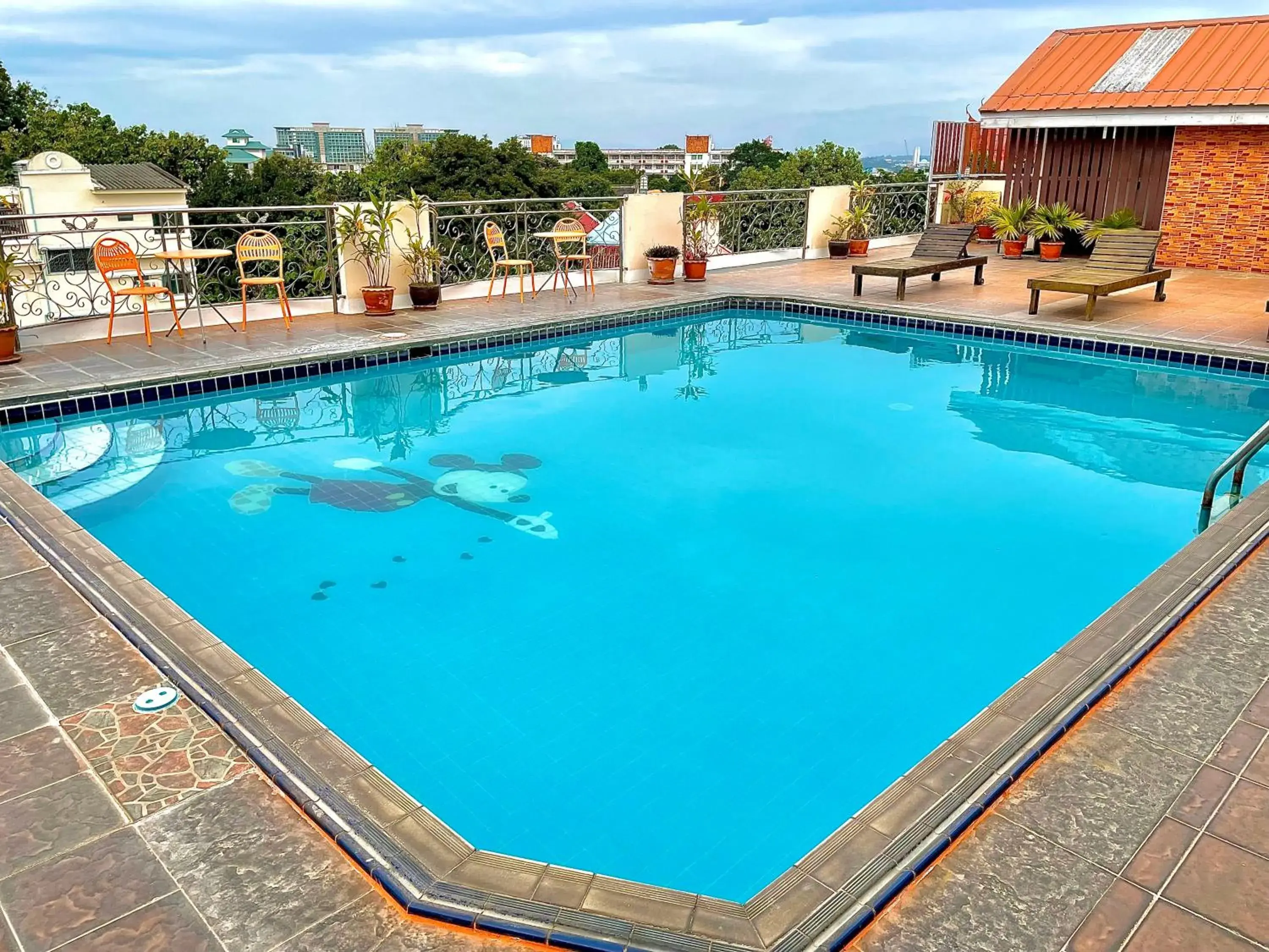 Swimming pool in Green Beach Pattaya Swimming pool in Green Beach Pattaya