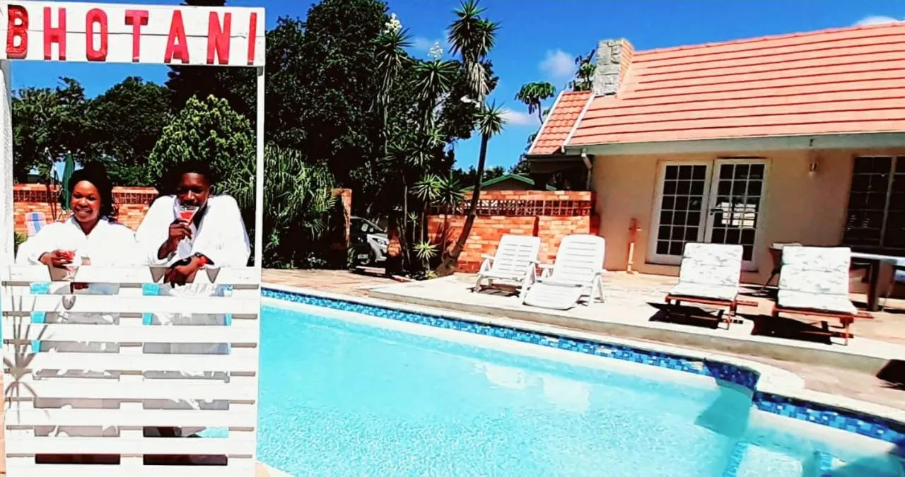 Swimming pool in Bhotani-on-Bax