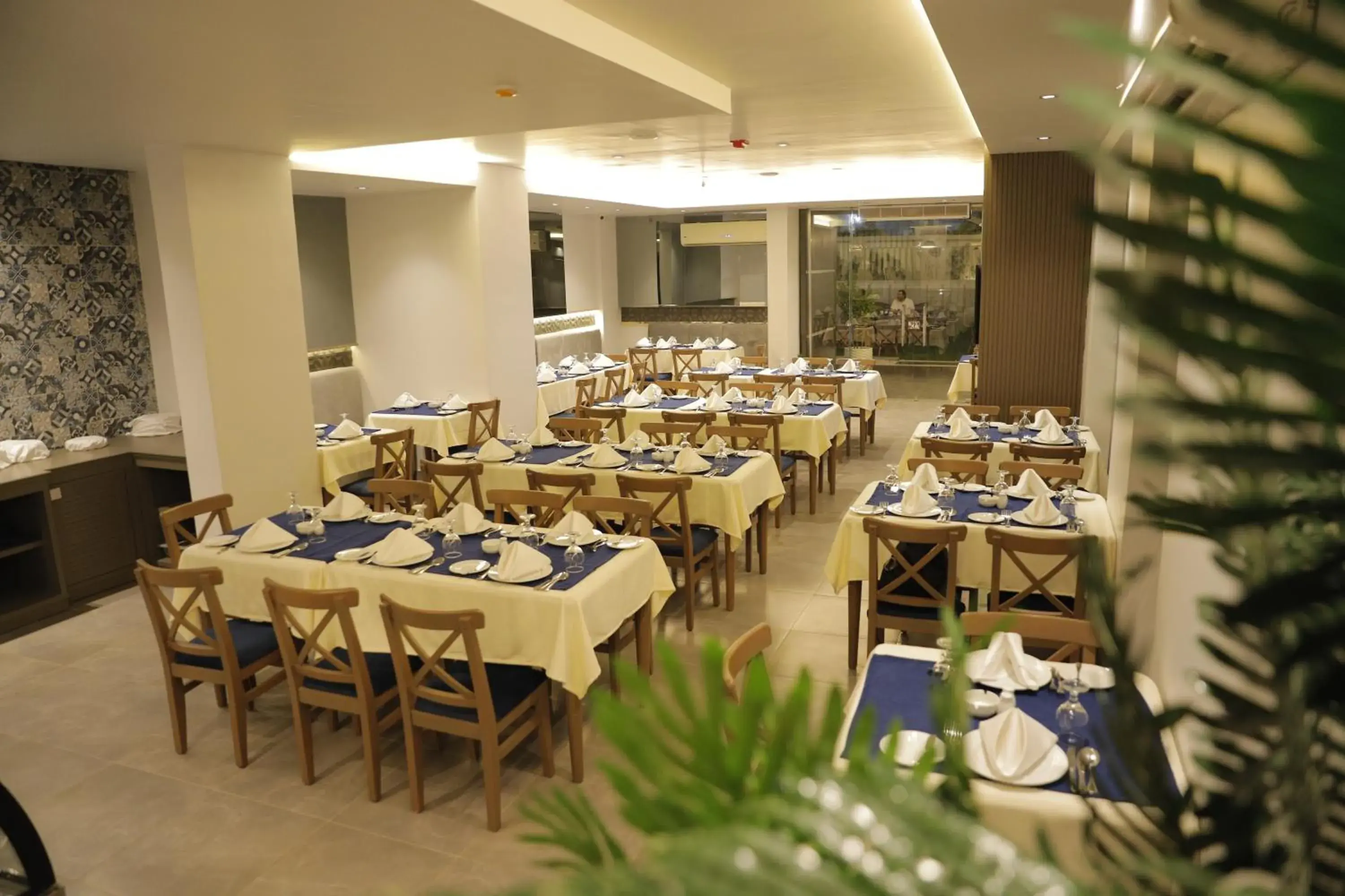 Restaurant/places to eat in Pyramids Oasis Hotel Restaurant/places to eat in Pyramids Oasis Hotel