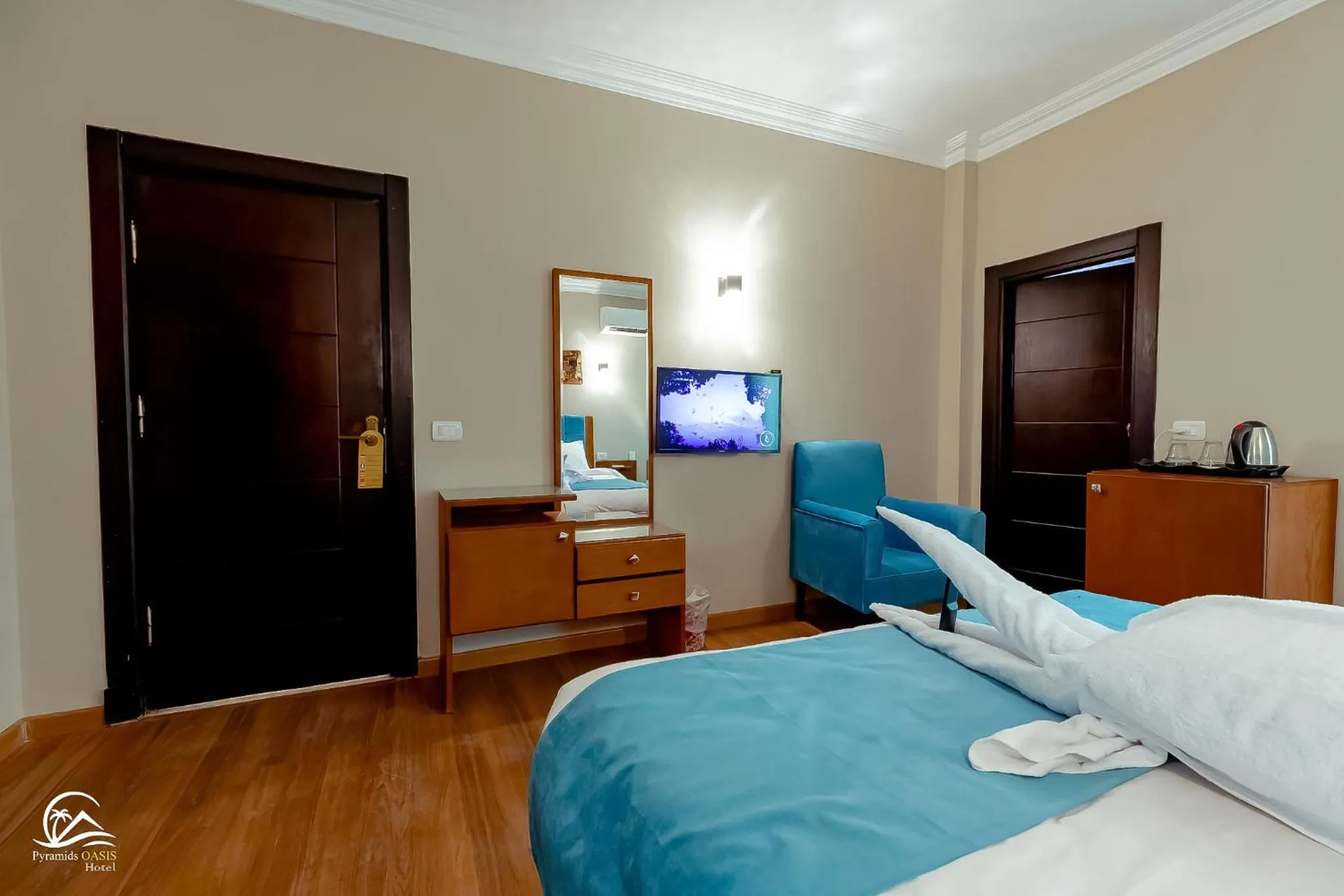 Bed in Pyramids Oasis Hotel