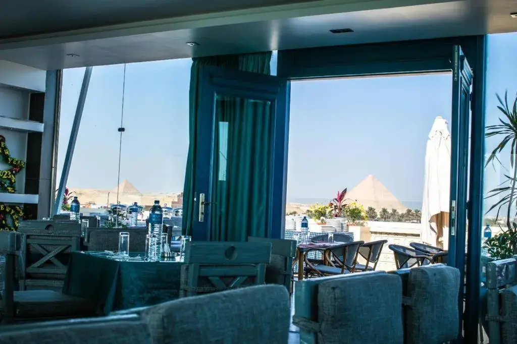 Restaurant/places to eat in Pyramids Oasis Hotel Restaurant/places to eat in Pyramids Oasis Hotel