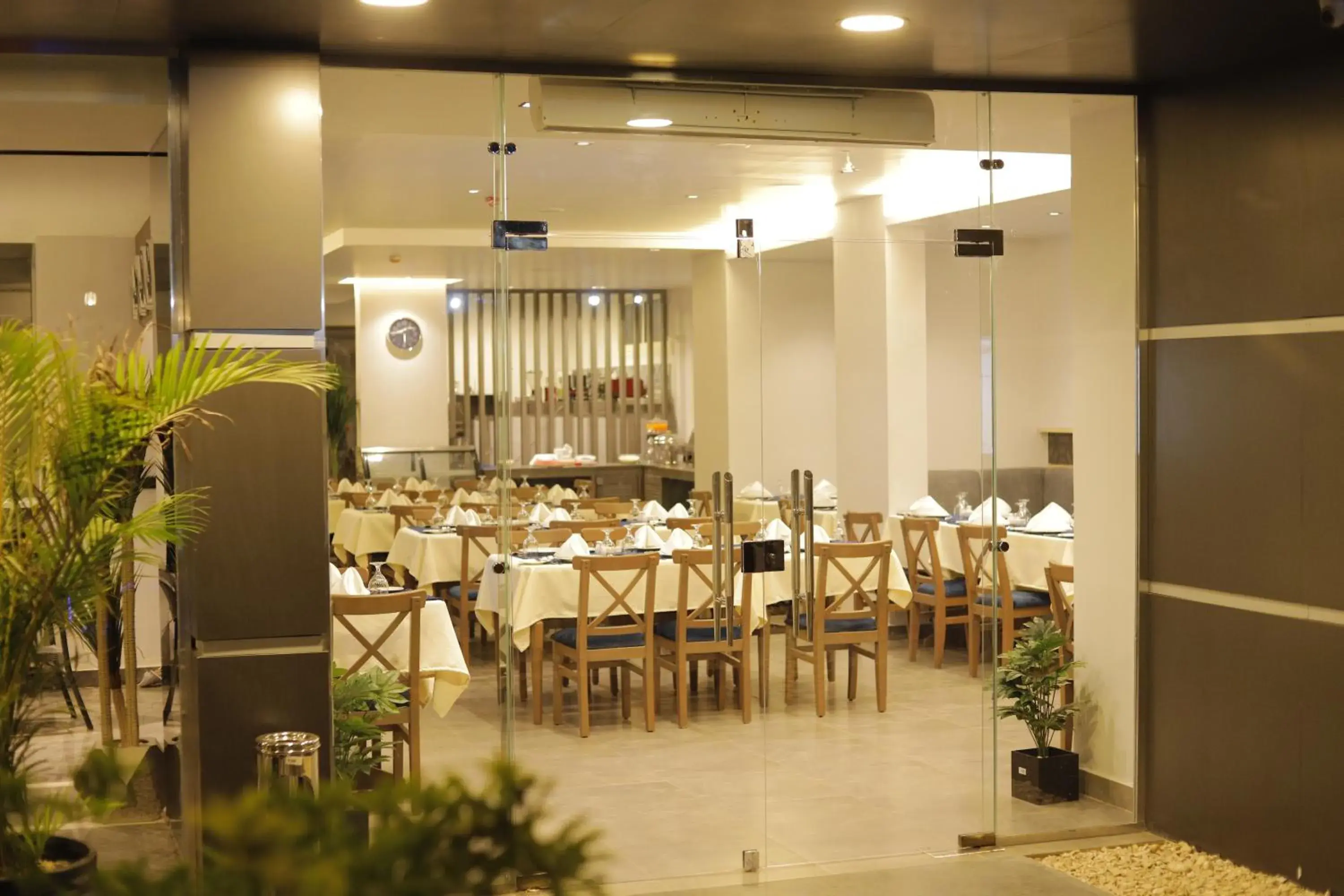 Restaurant/places to eat in Pyramids Oasis Hotel Restaurant/places to eat in Pyramids Oasis Hotel