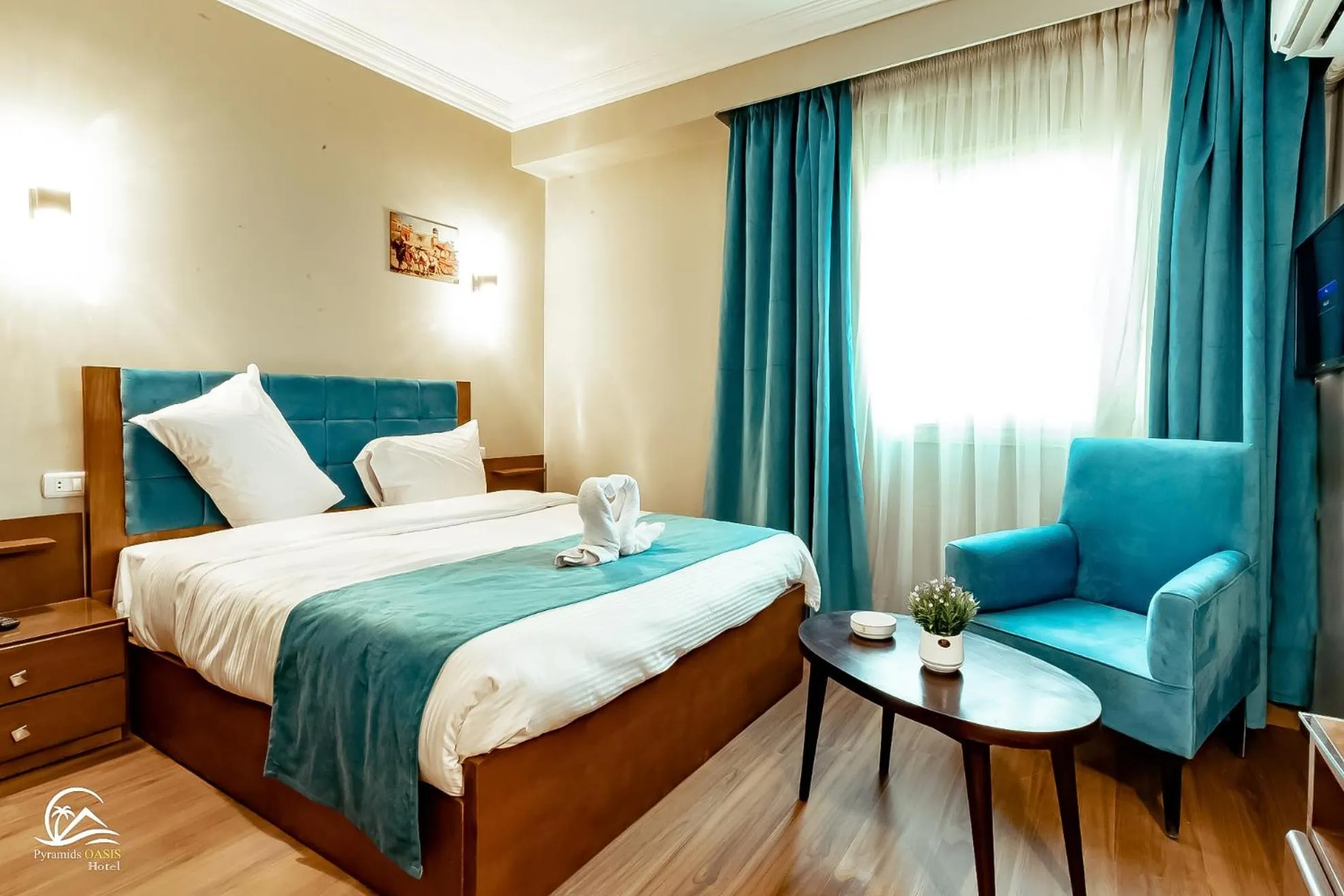 Bedroom, Bed in Pyramids Oasis Hotel