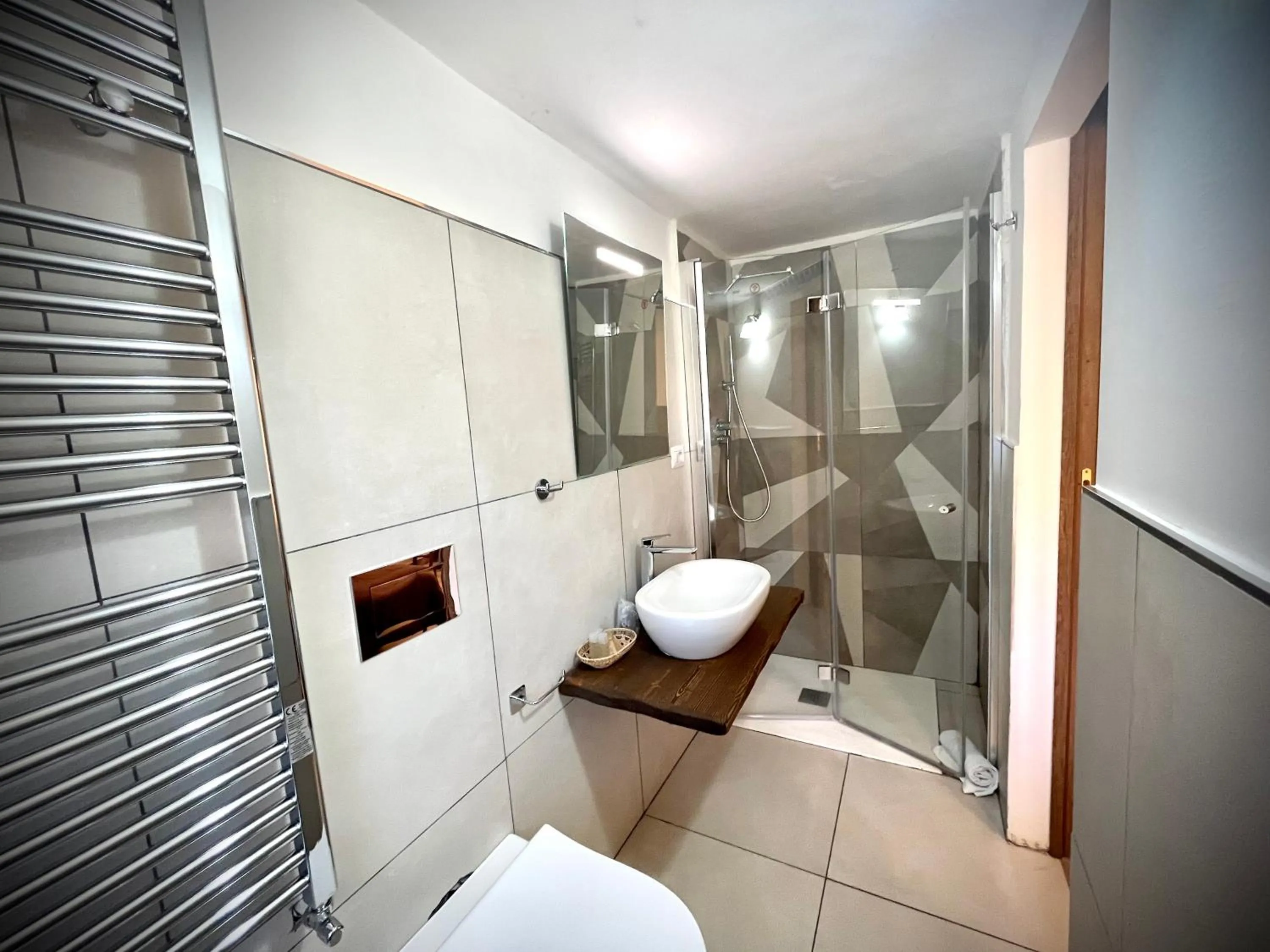 Shower in Hotel Pinguino