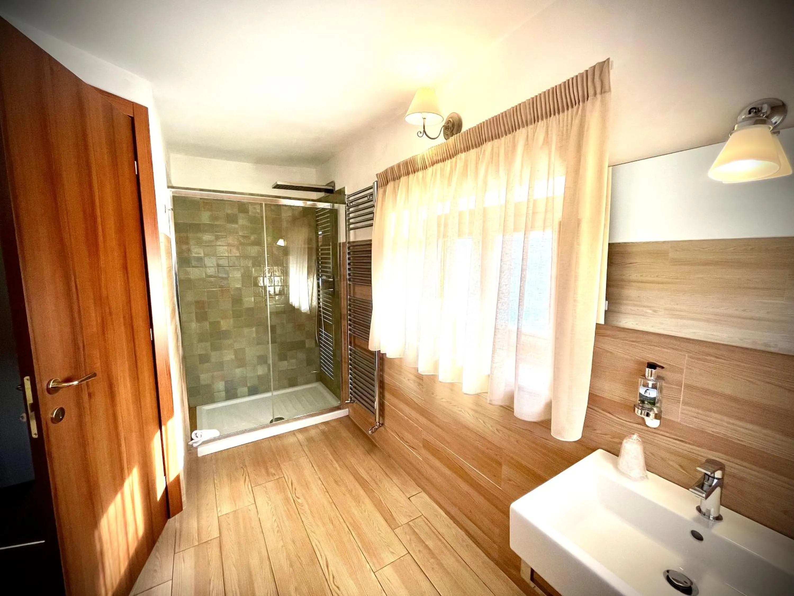 Shower in Hotel Pinguino