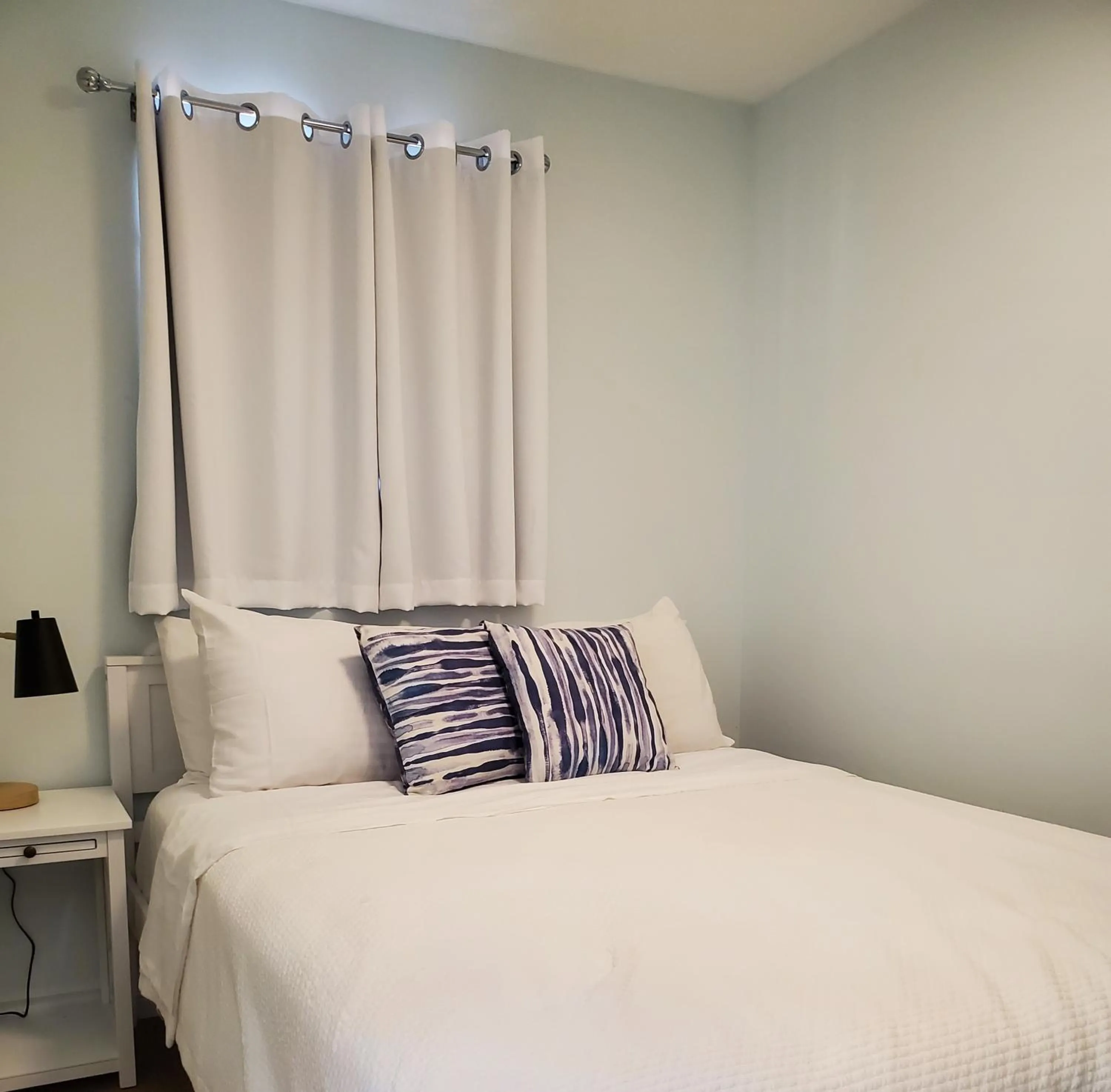 Bed in Oasis by the Bay Vacation Suites