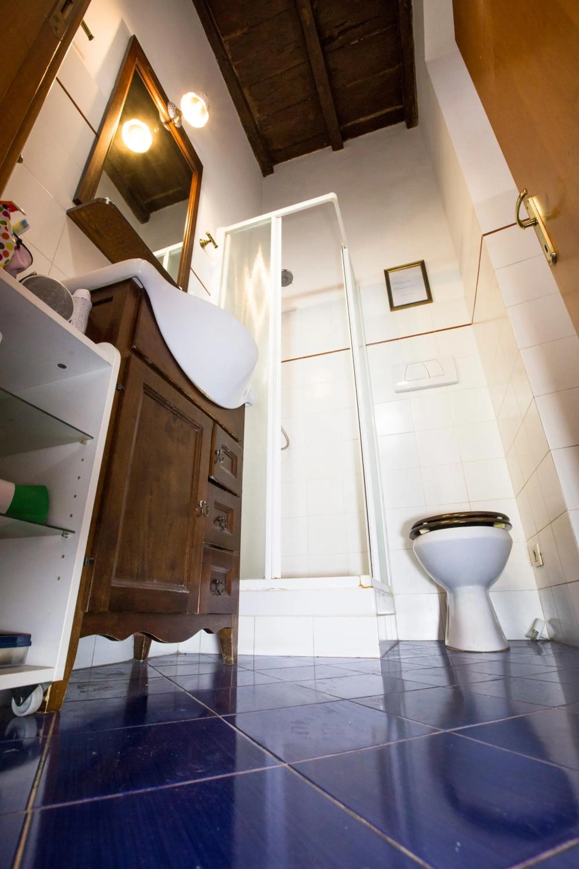 Bathroom in Pettinary Village B&B