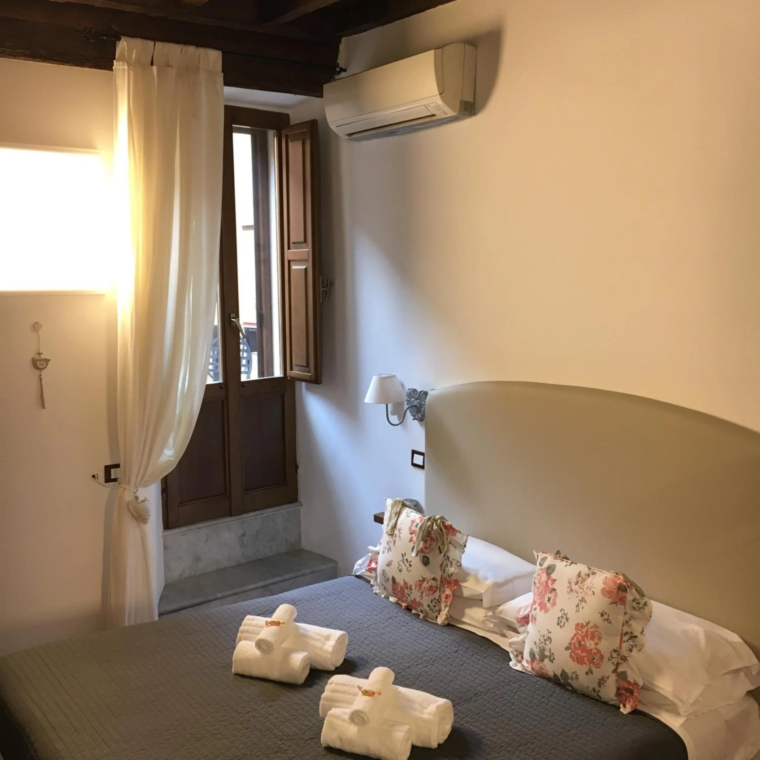 Bedroom, Bed in Pettinary Village B&B