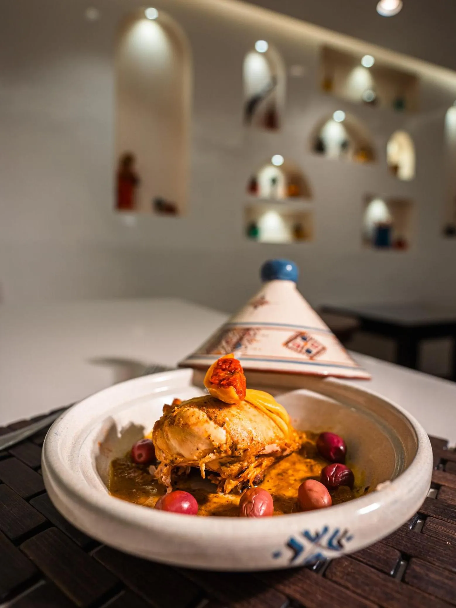 Restaurant/places to eat in Hotel Al Walid