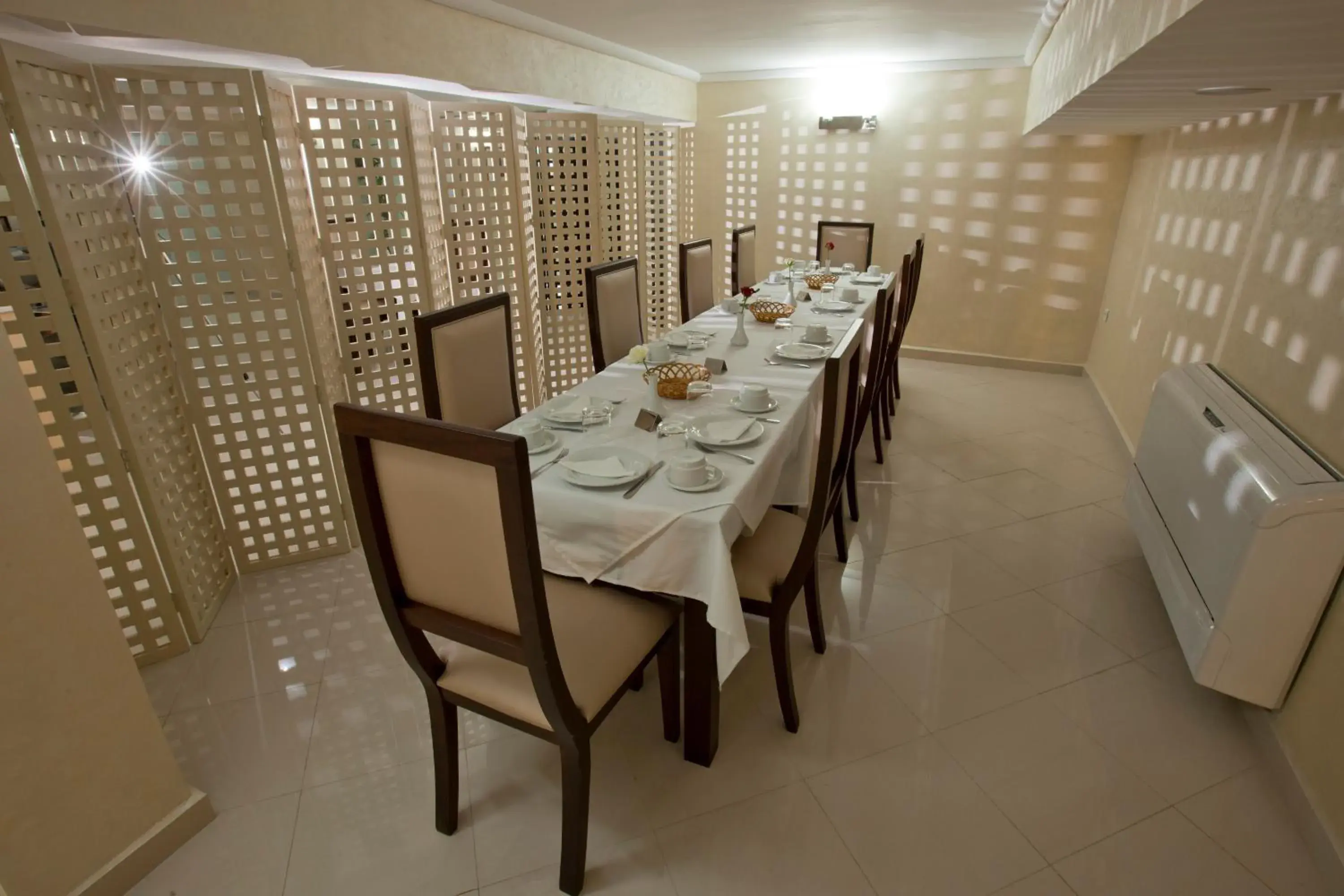 Restaurant/Places to Eat in Hotel Al Walid