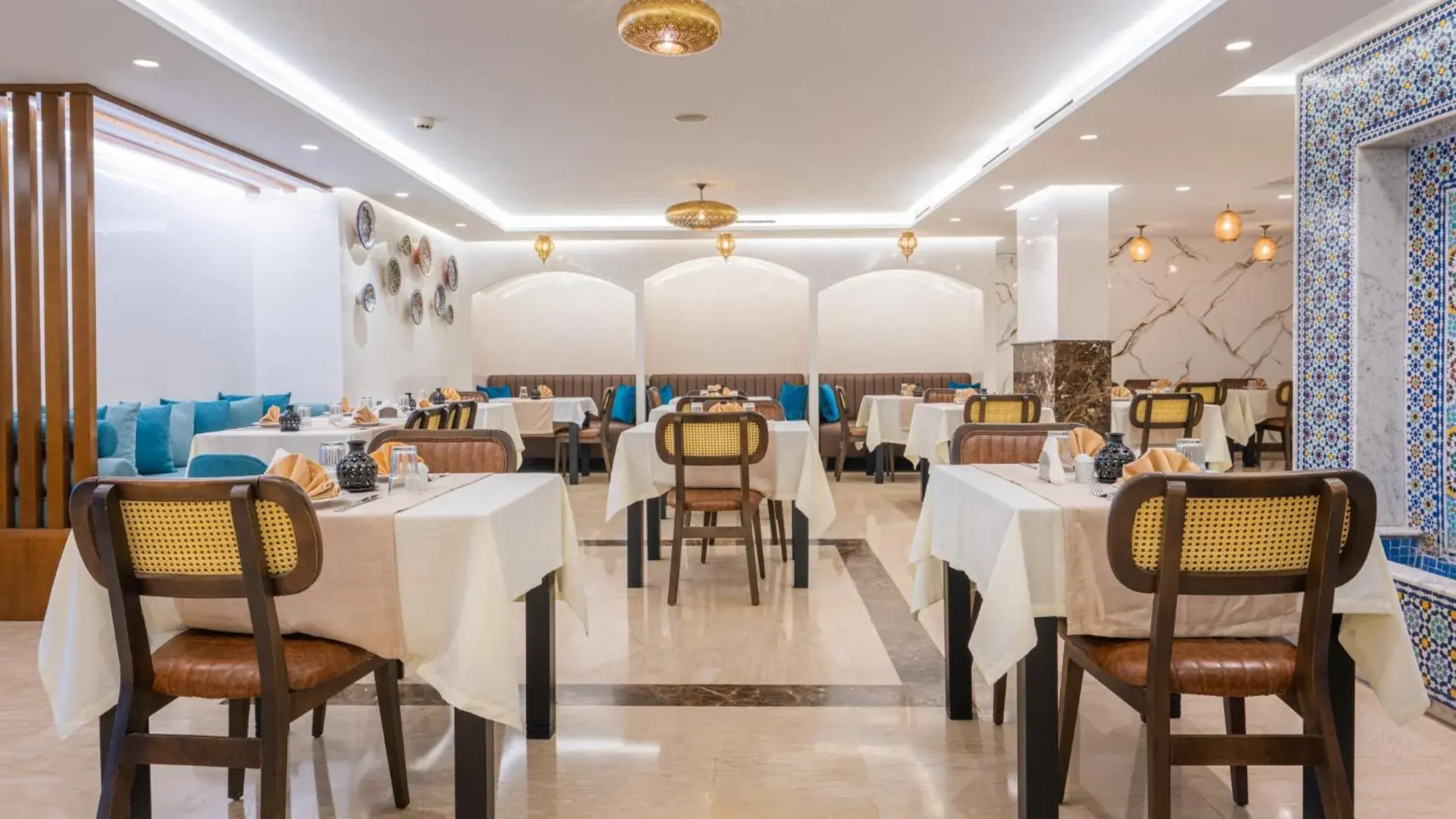 Restaurant/places to eat in Hotel Al Walid Restaurant/places to eat in Hotel Al Walid