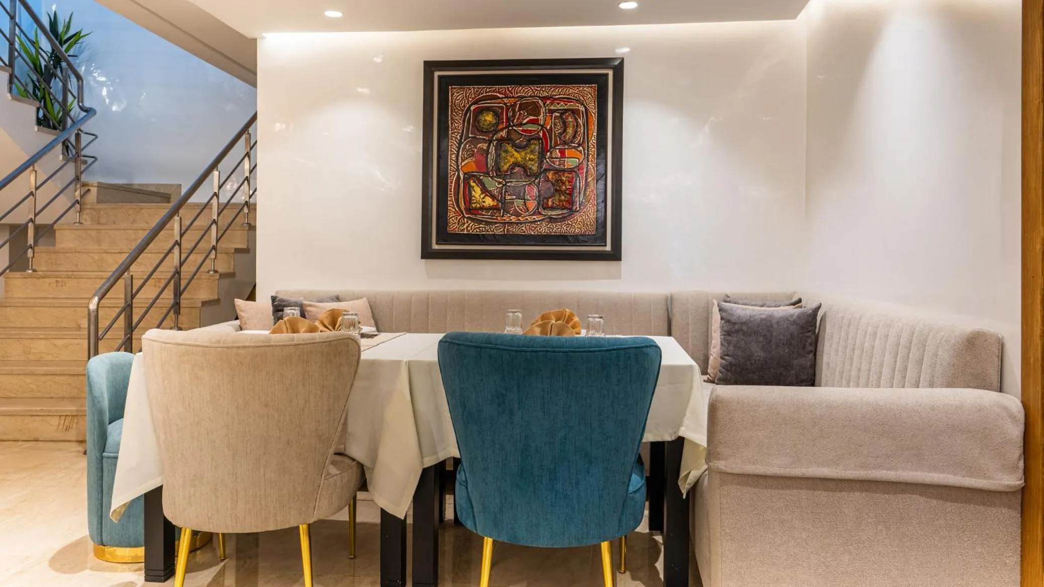 Restaurant/places to eat in Hotel Al Walid