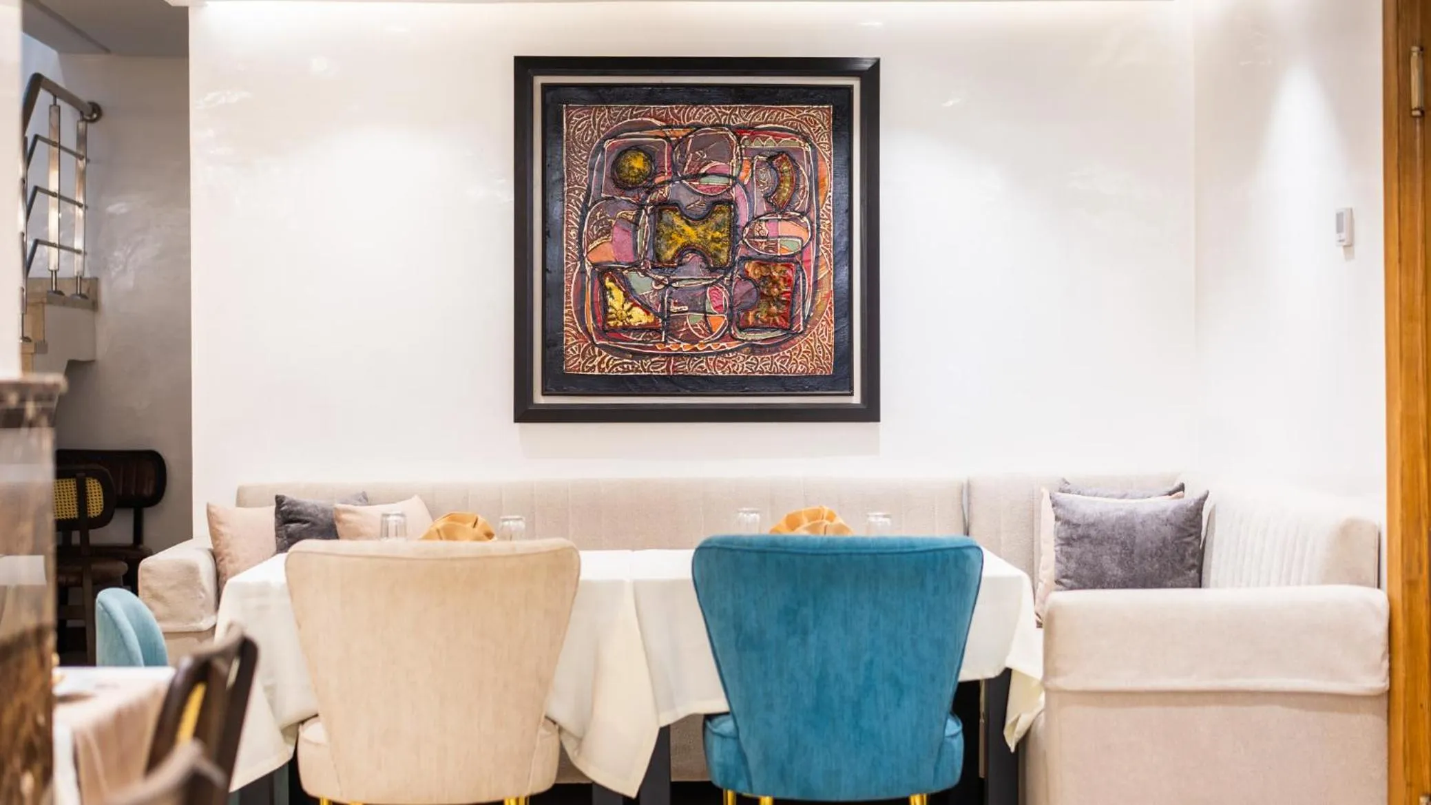 Restaurant/places to eat in Hotel Al Walid