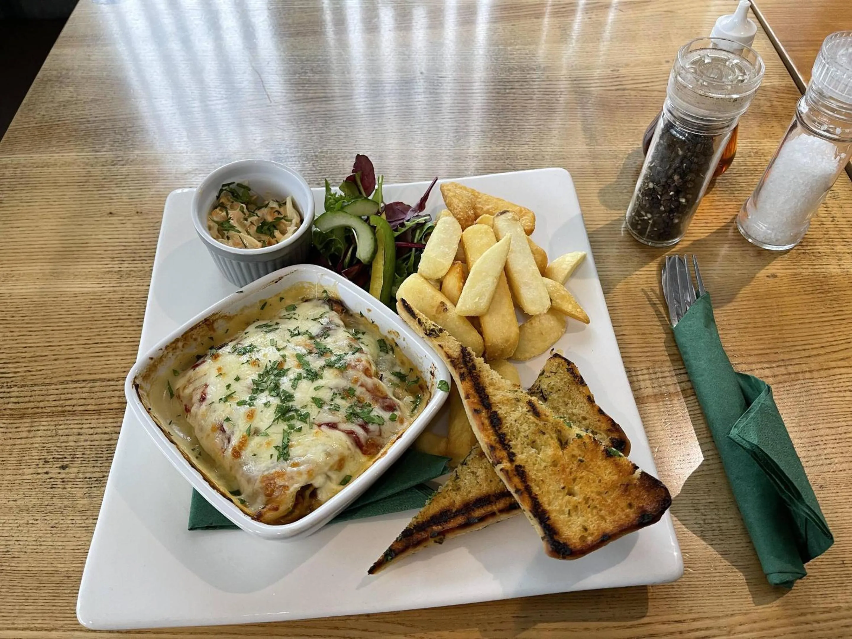 Food and drinks in The Bull Hotel