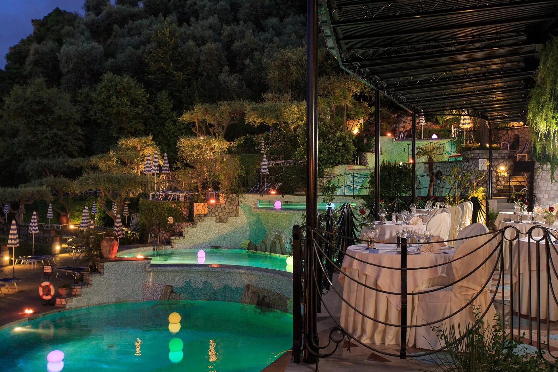 Restaurant/places to eat in Grand Hotel Capodimonte