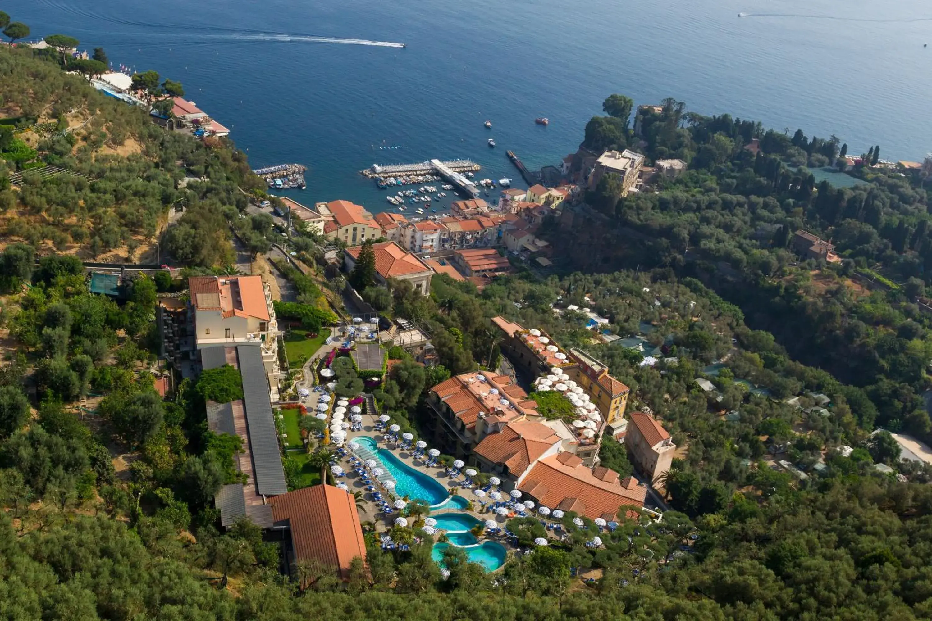 Property building in Grand Hotel Capodimonte Property building in Grand Hotel Capodimonte