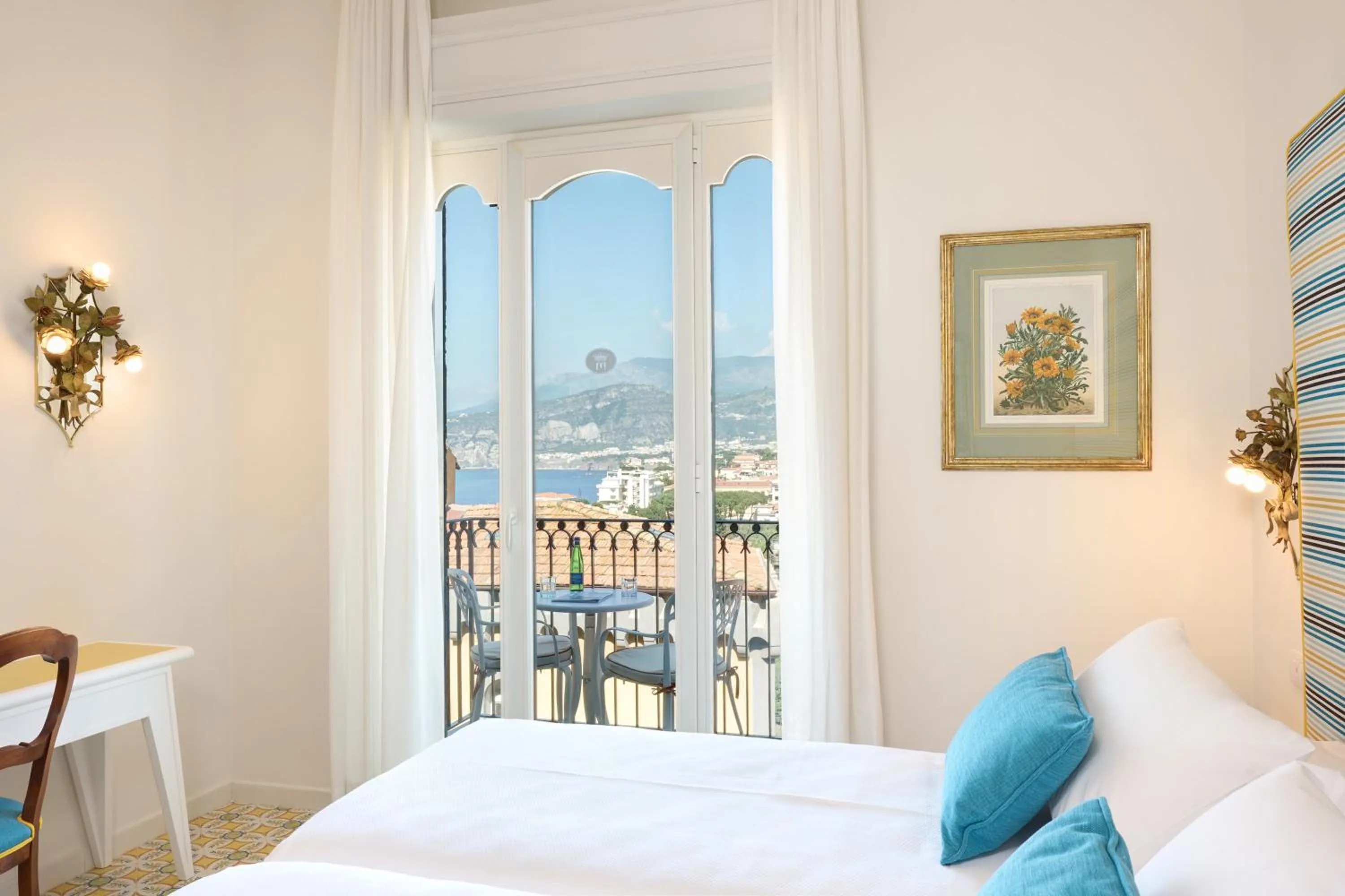 View (from property/room), Bed in Grand Hotel Capodimonte