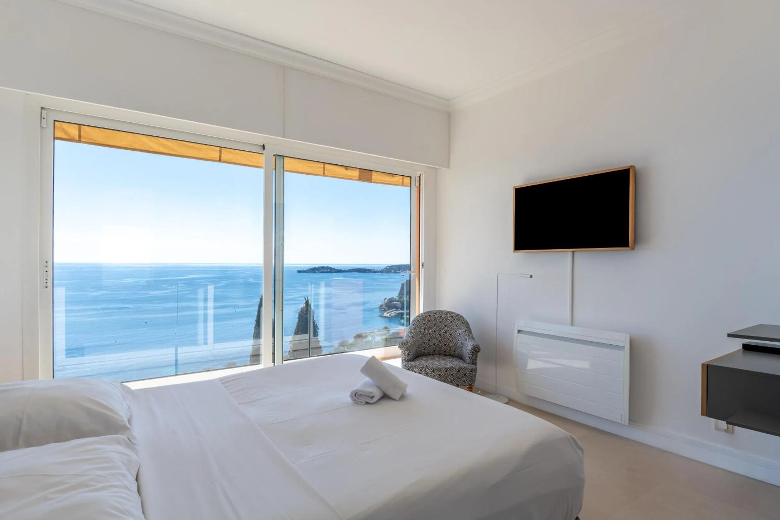 Bed in Villa Eze Vue Mer