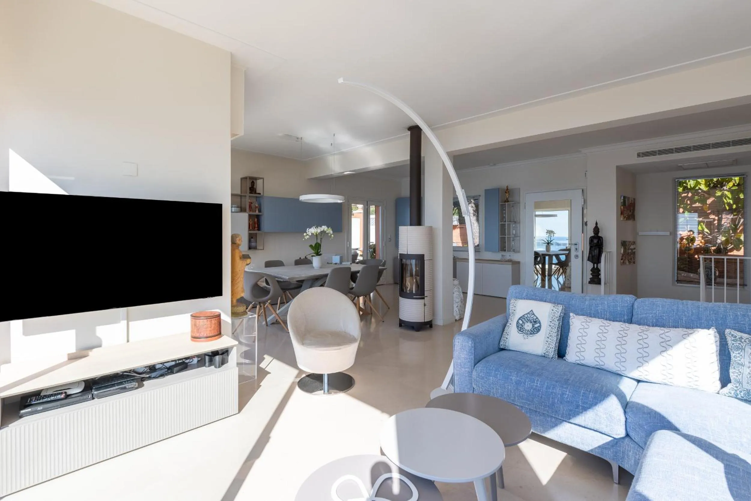 Communal lounge/ TV room in Villa Eze Vue Mer