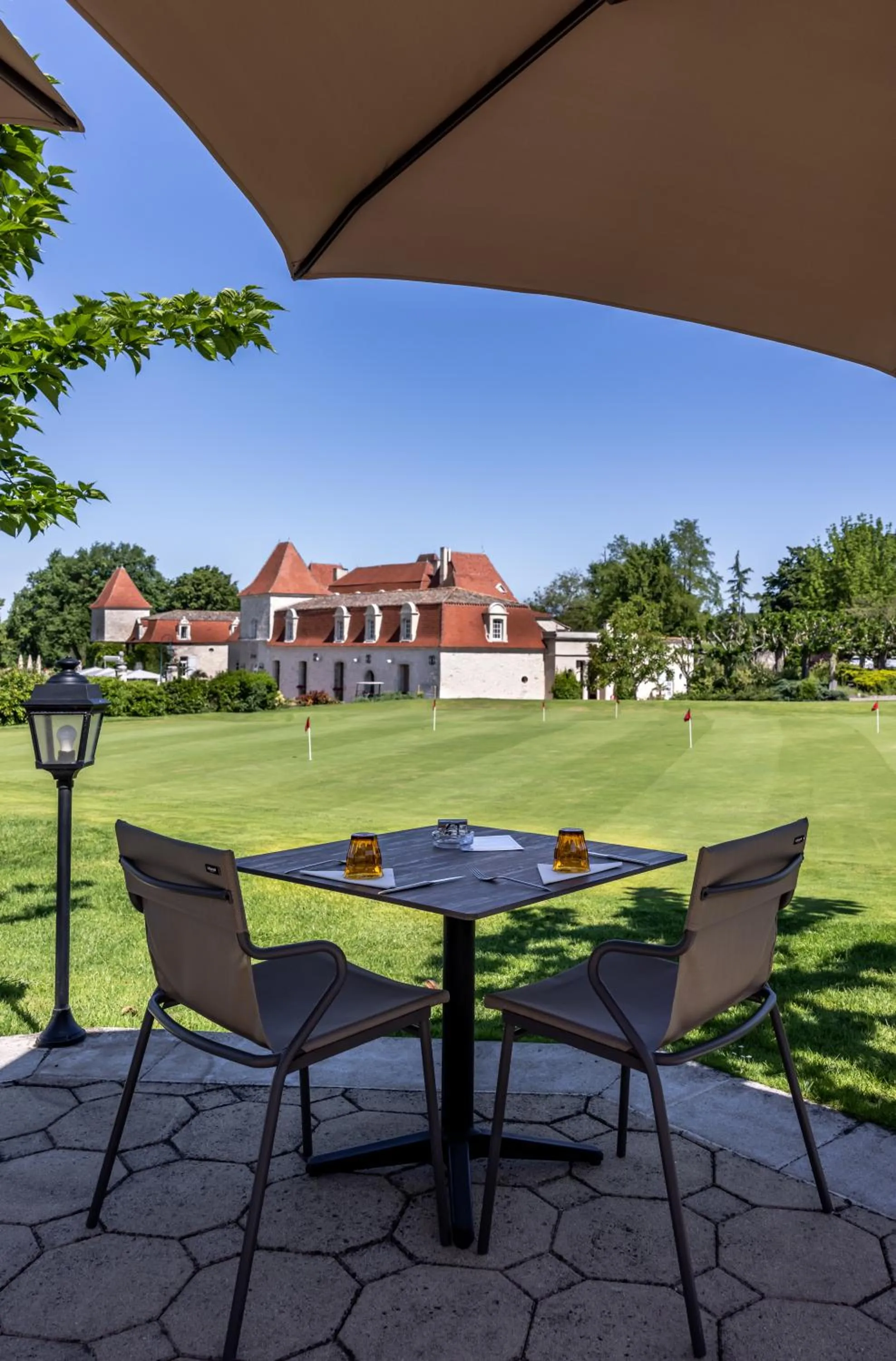 Garden view in Relais des Vigiers