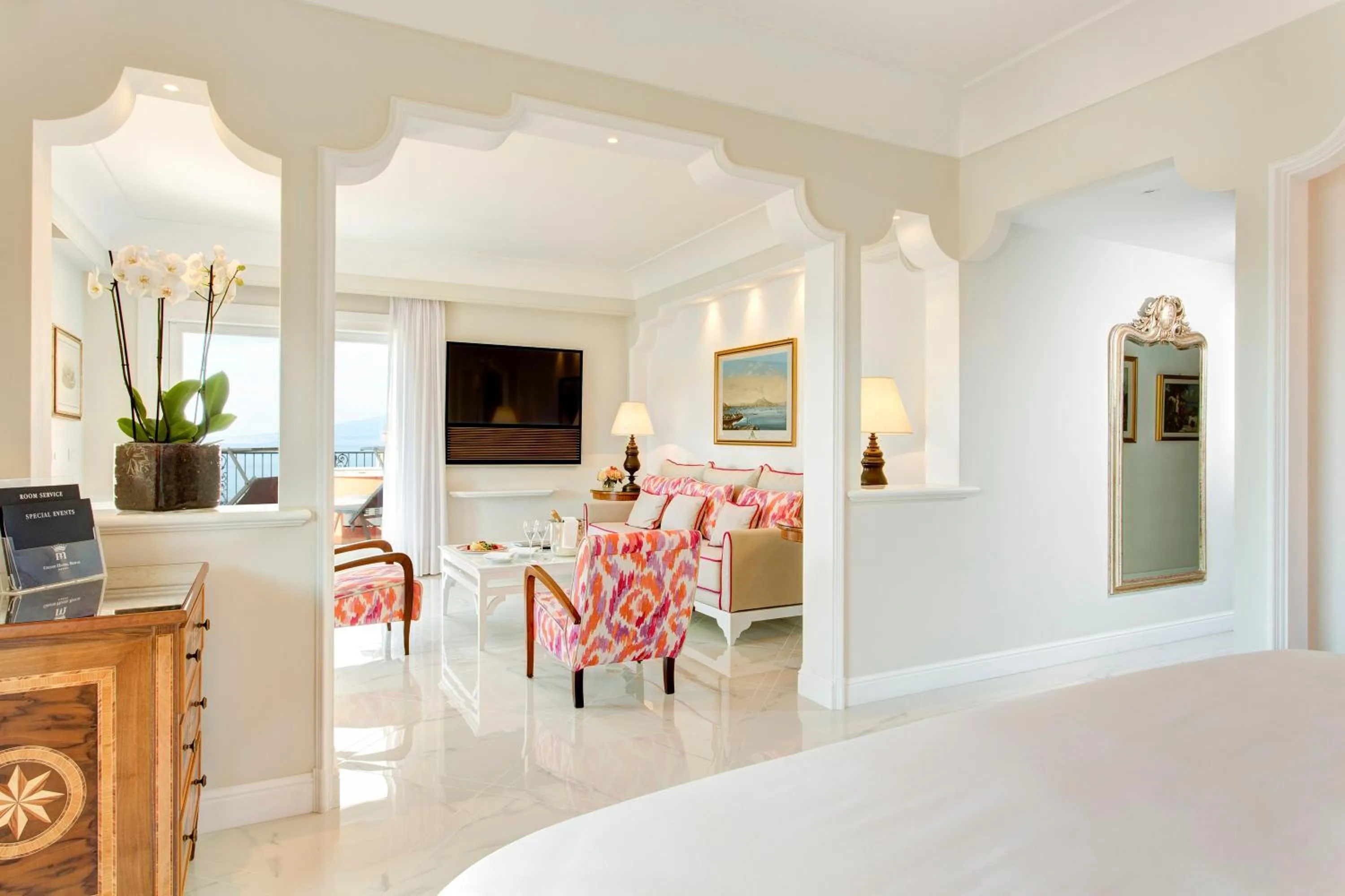 TV and multimedia in Grand Hotel Royal