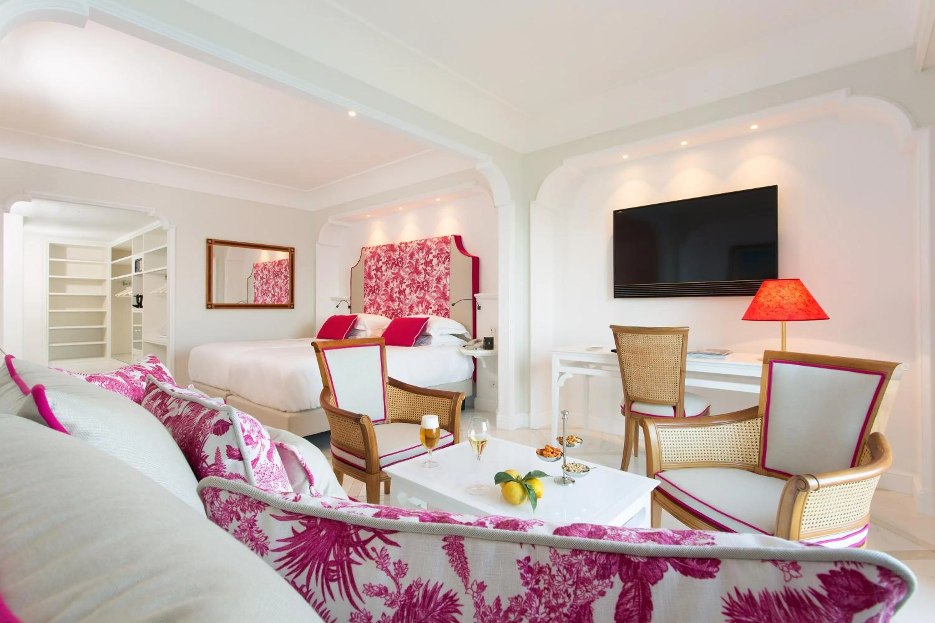 TV and multimedia in Grand Hotel Royal