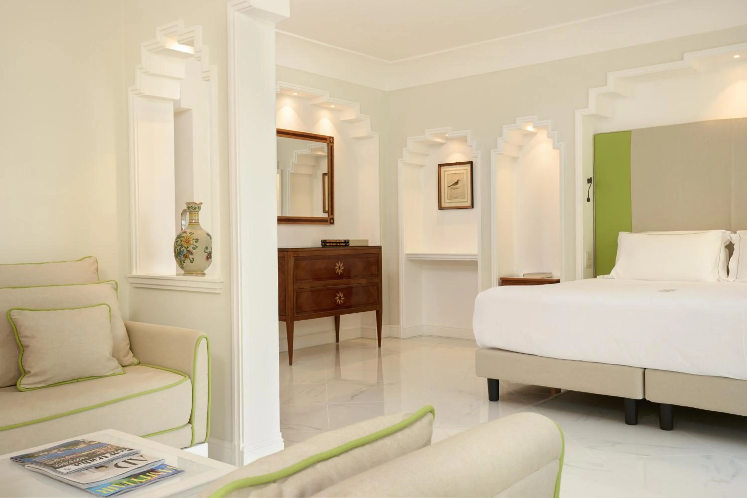 Bedroom, Bed in Grand Hotel Royal