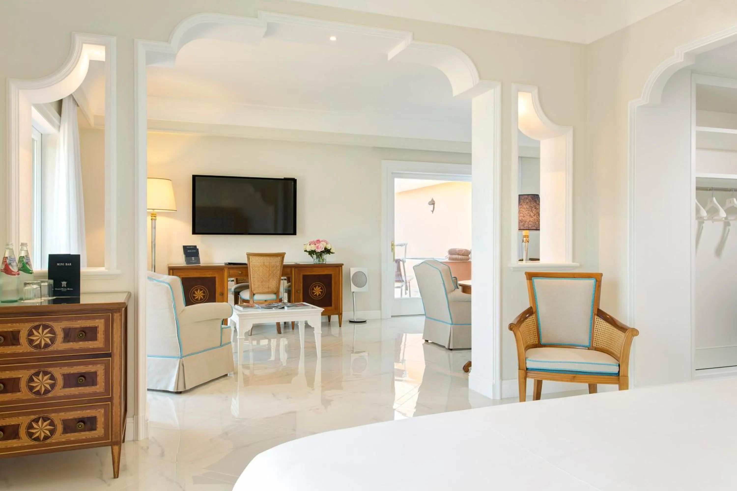 TV and multimedia, Bed in Grand Hotel Royal