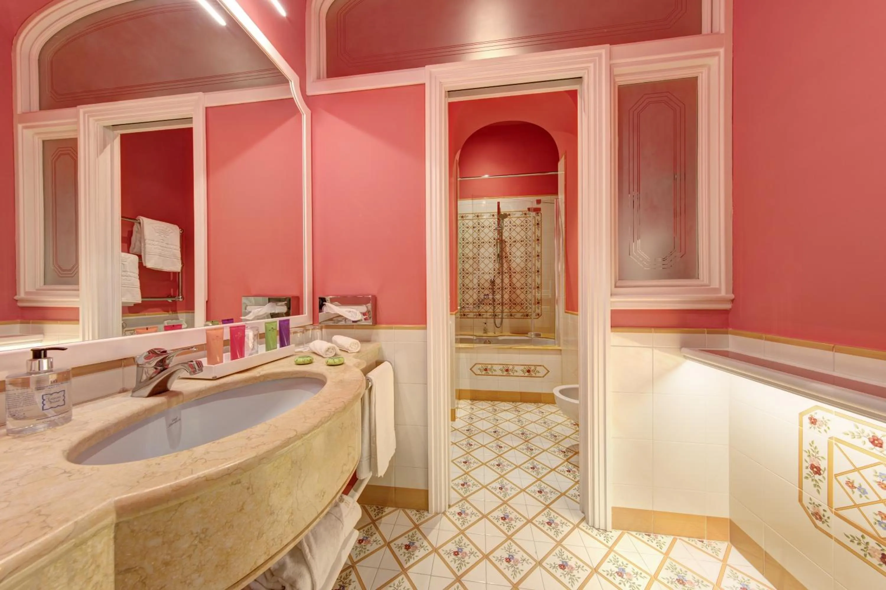 Toilet in Grand Hotel Royal