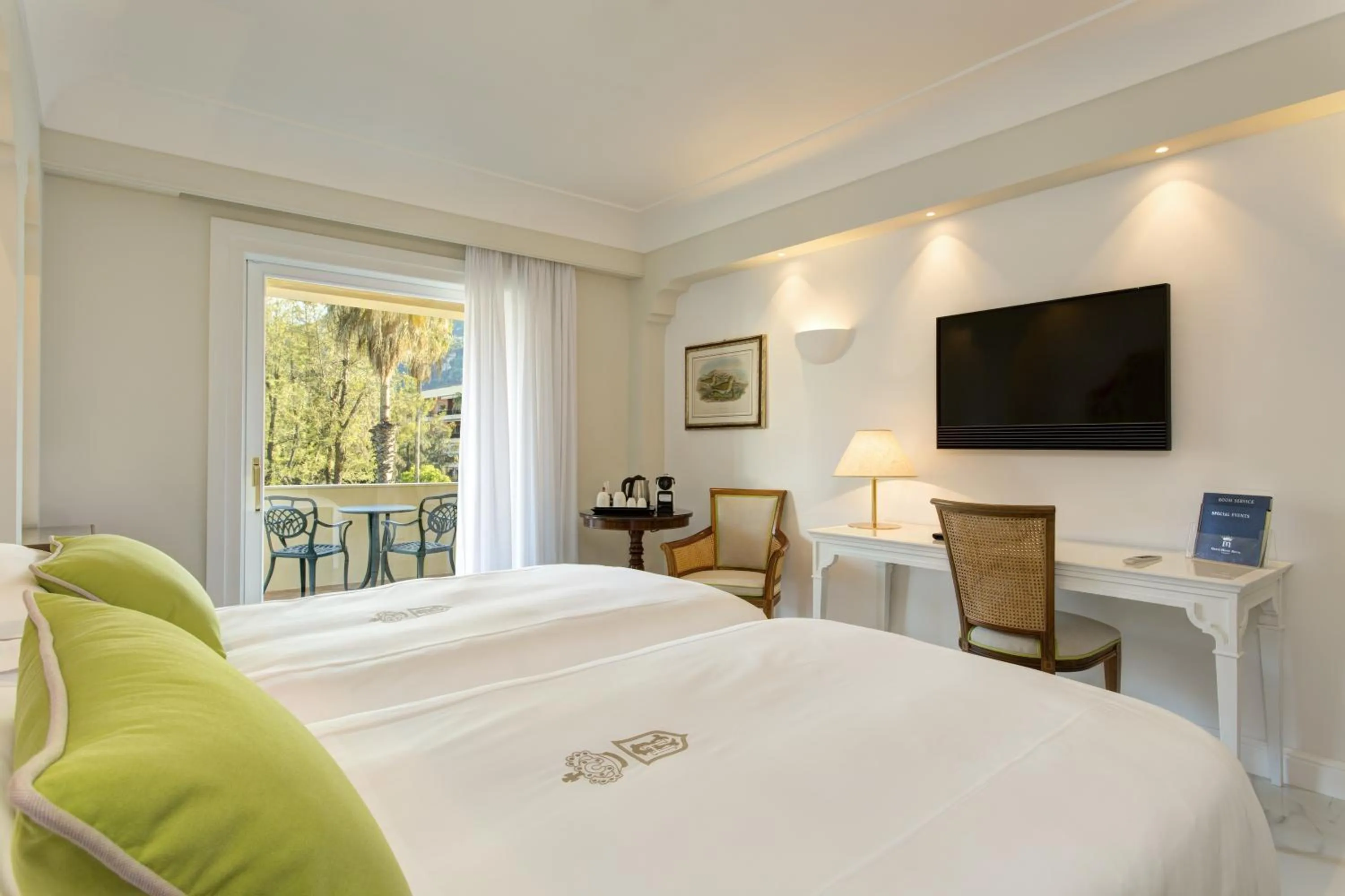 TV and multimedia, Bed in Grand Hotel Royal