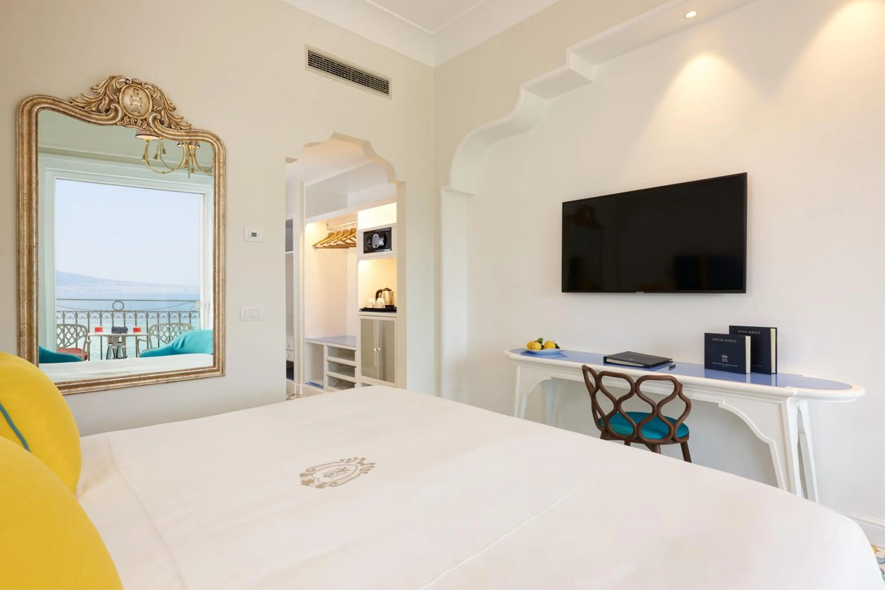 Bed in Grand Hotel Ambasciatori