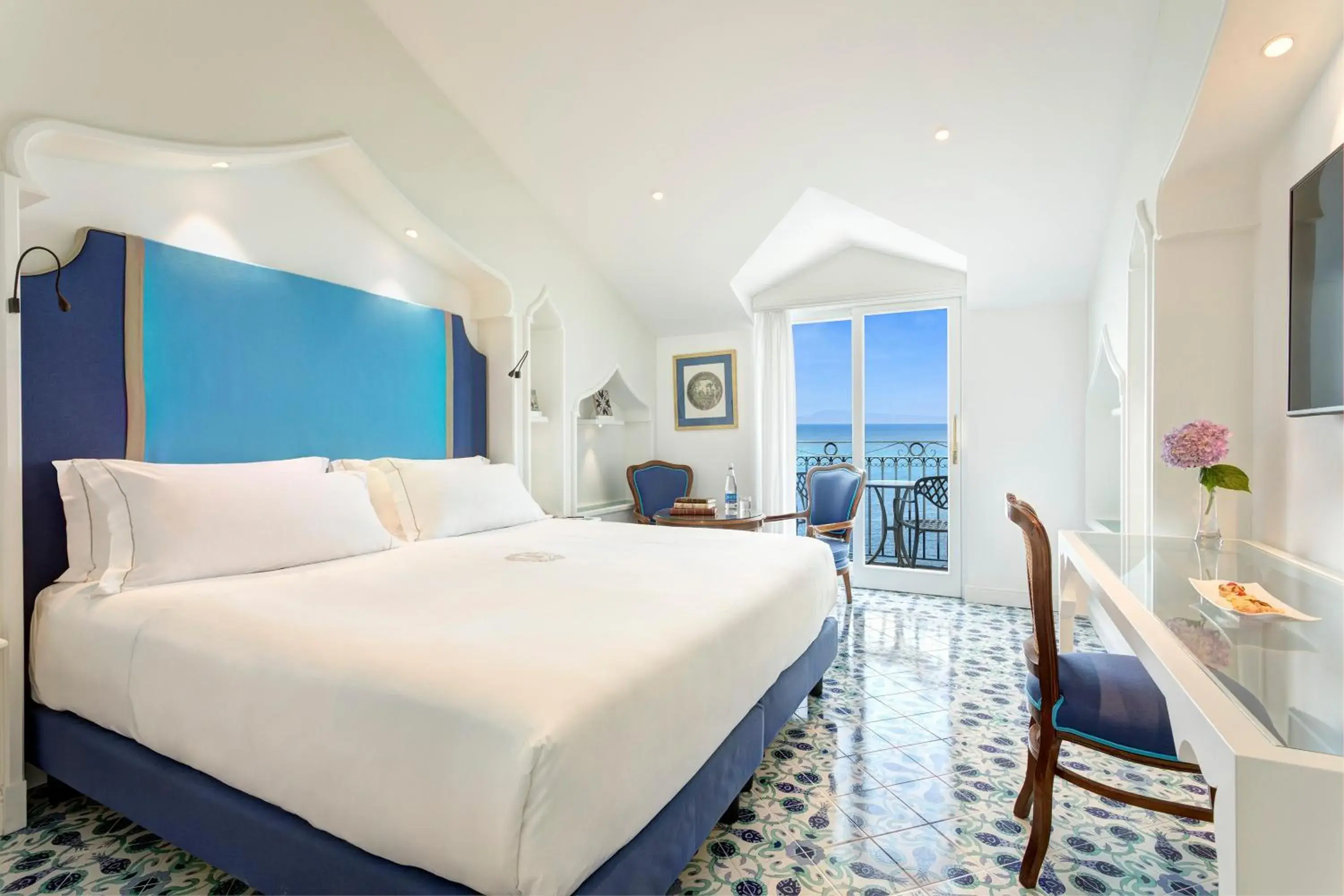 Prestige Double or Twin Room with Sea View in Grand Hotel Ambasciatori Prestige Double or Twin Room with Sea View in Grand Hotel Ambasciatori