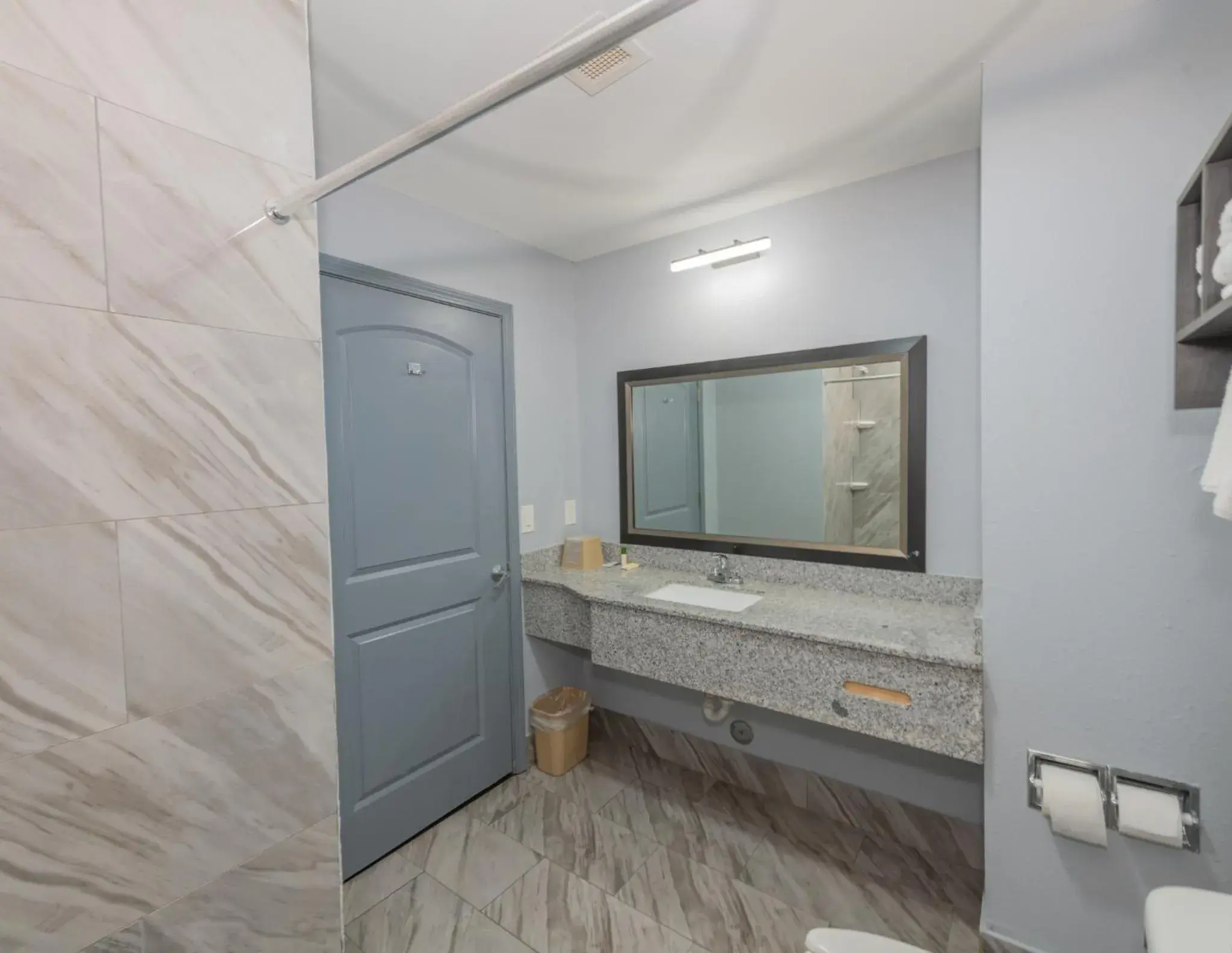 Standard King Room in Jamestown inn & Suites Standard King Room in Jamestown inn & Suites