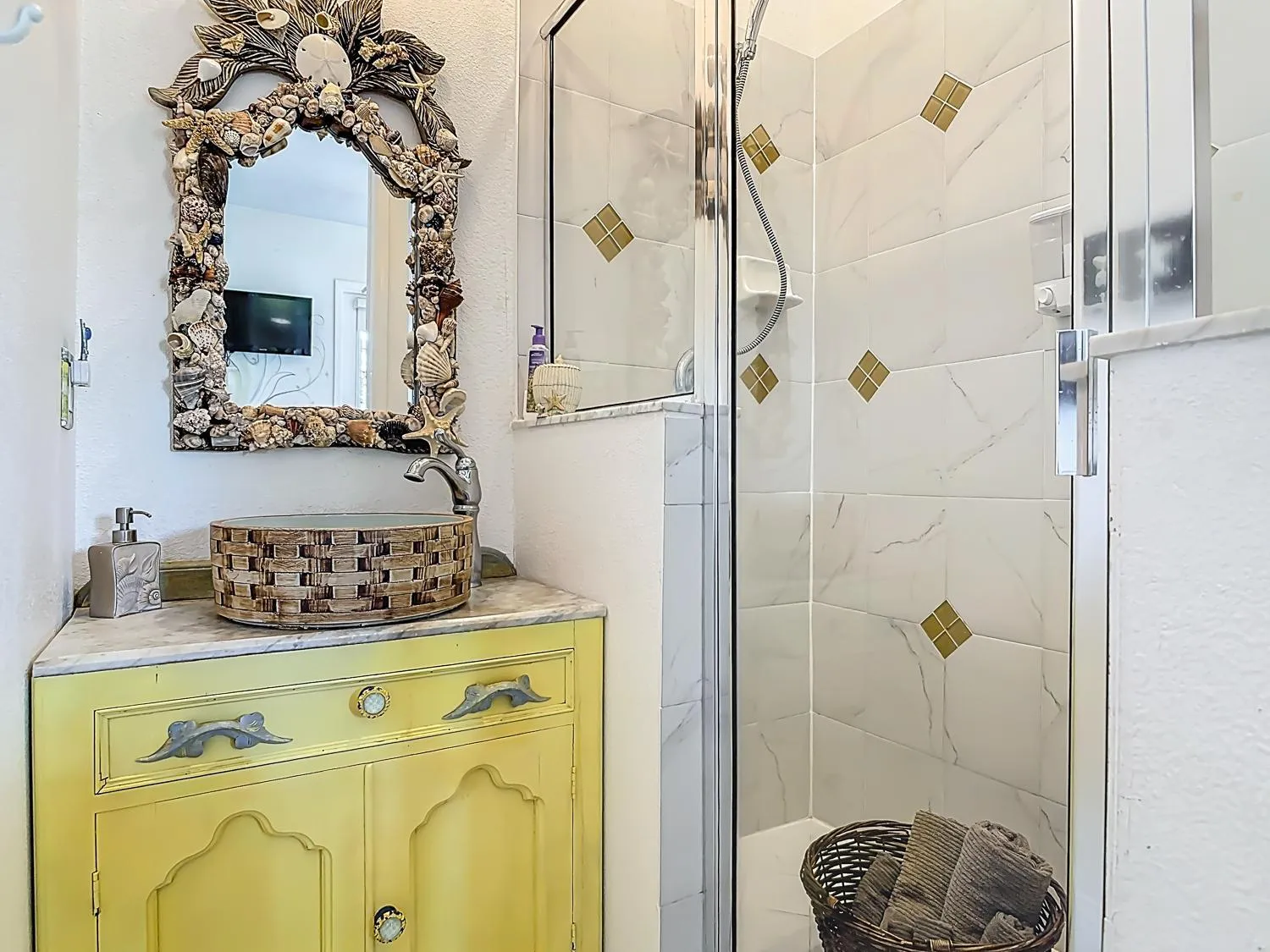 Bathroom in Inn on the Avenue