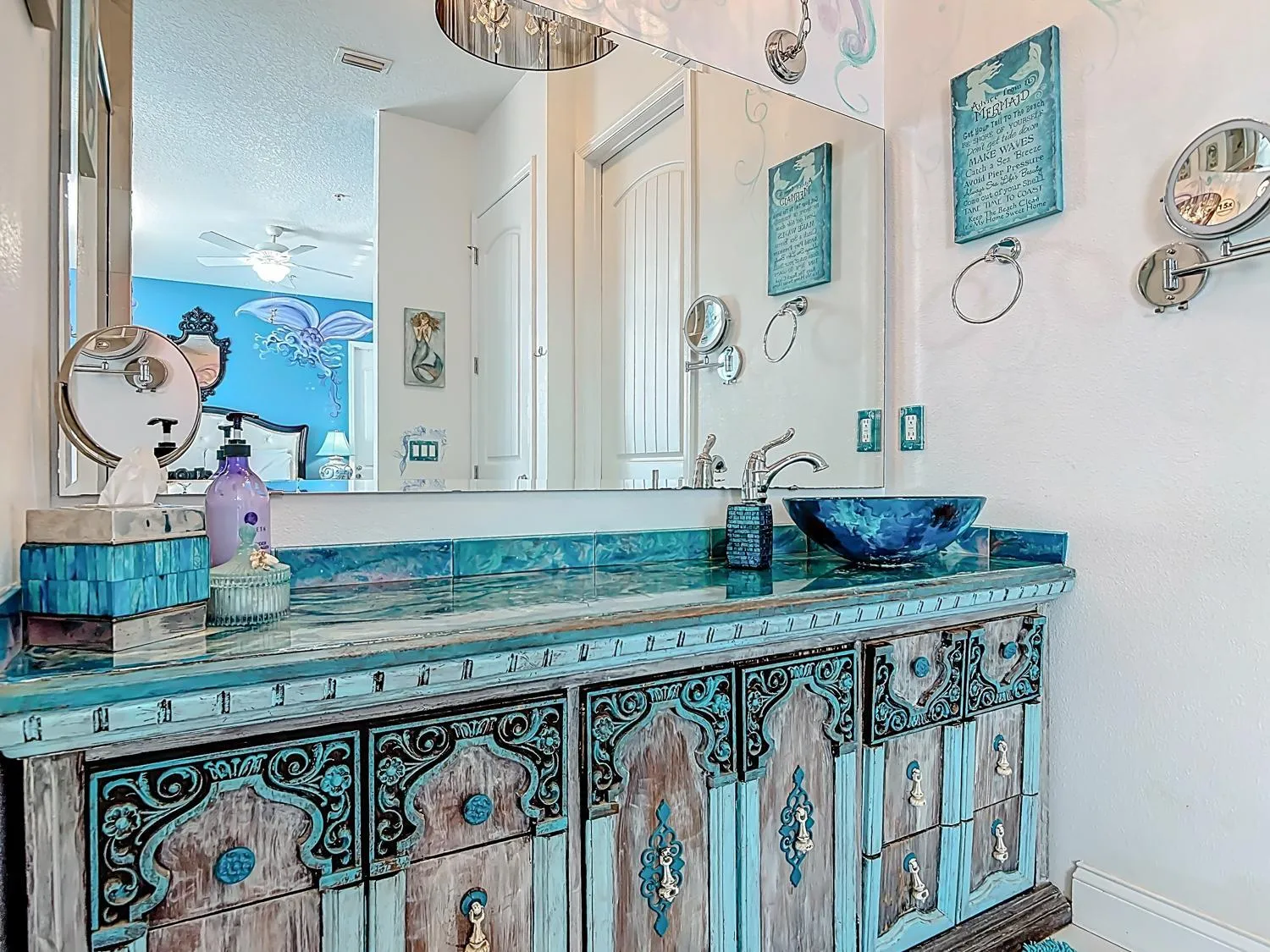 Bathroom in Inn on the Avenue