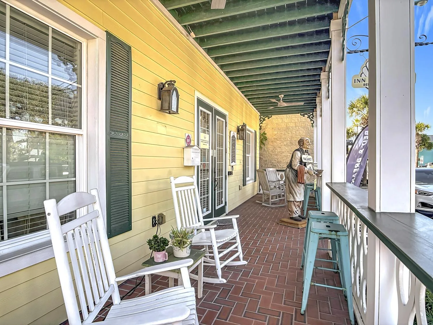 Patio in Inn on the Avenue