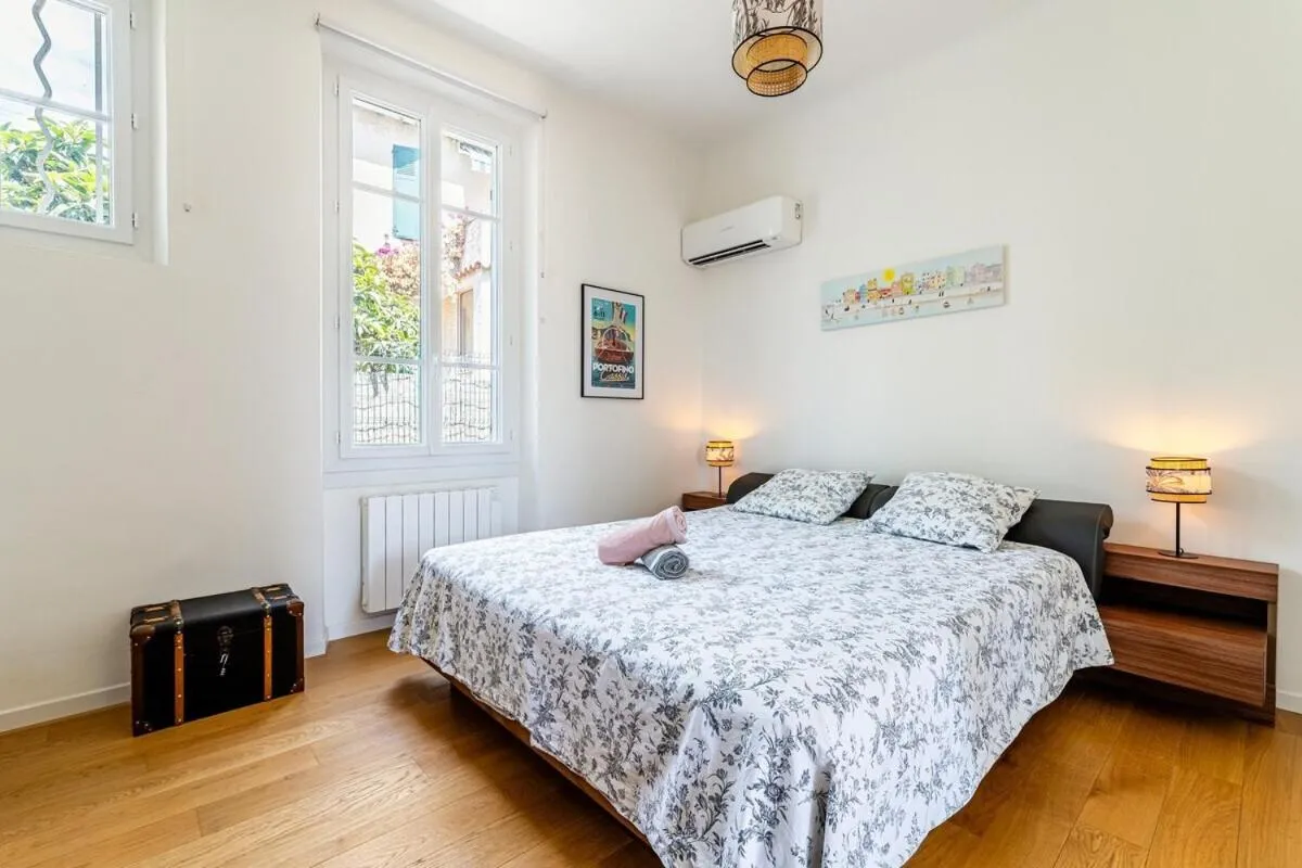 Bedroom, Bed in Les Oliviers